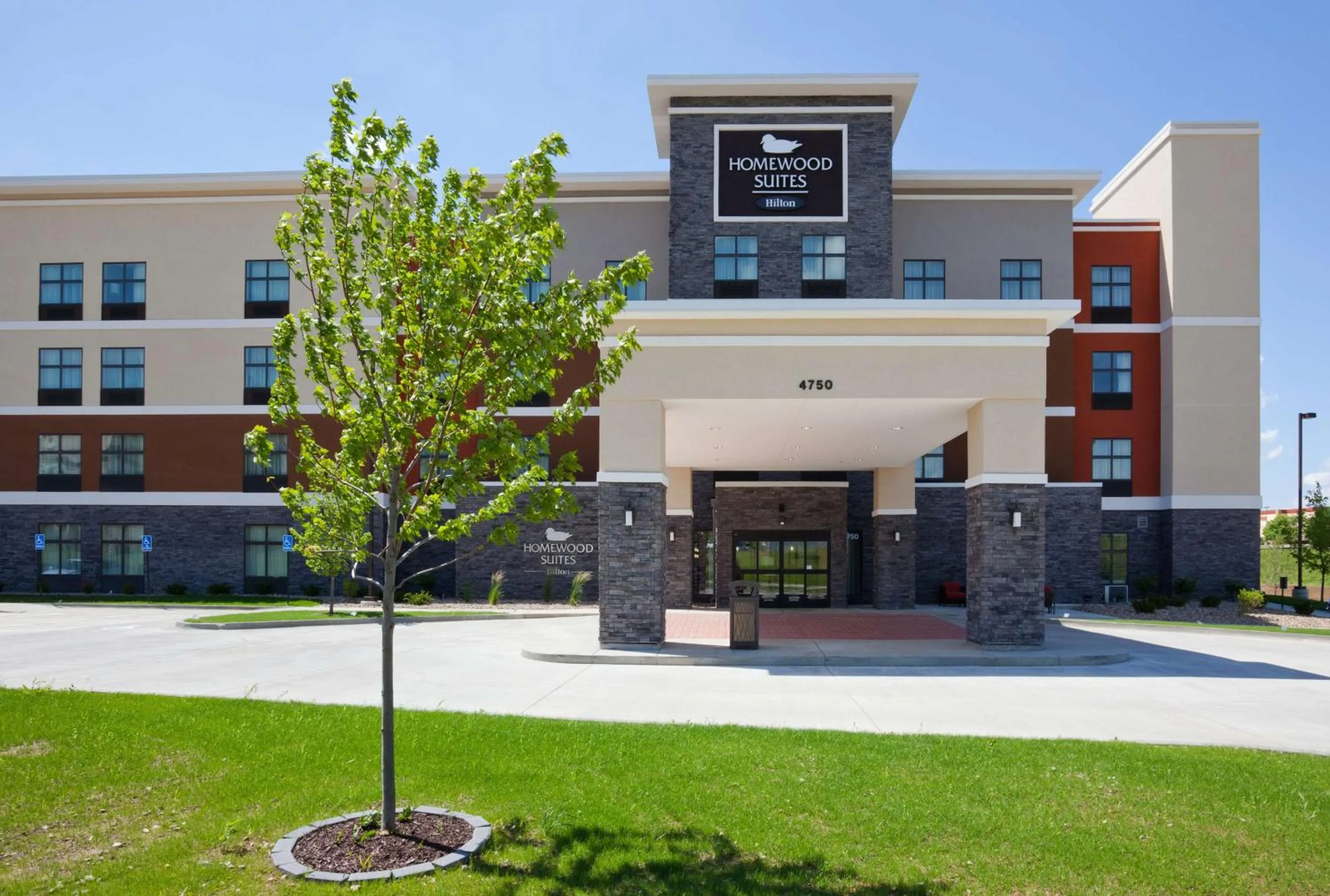 Property building in Homewood Suites Davenport