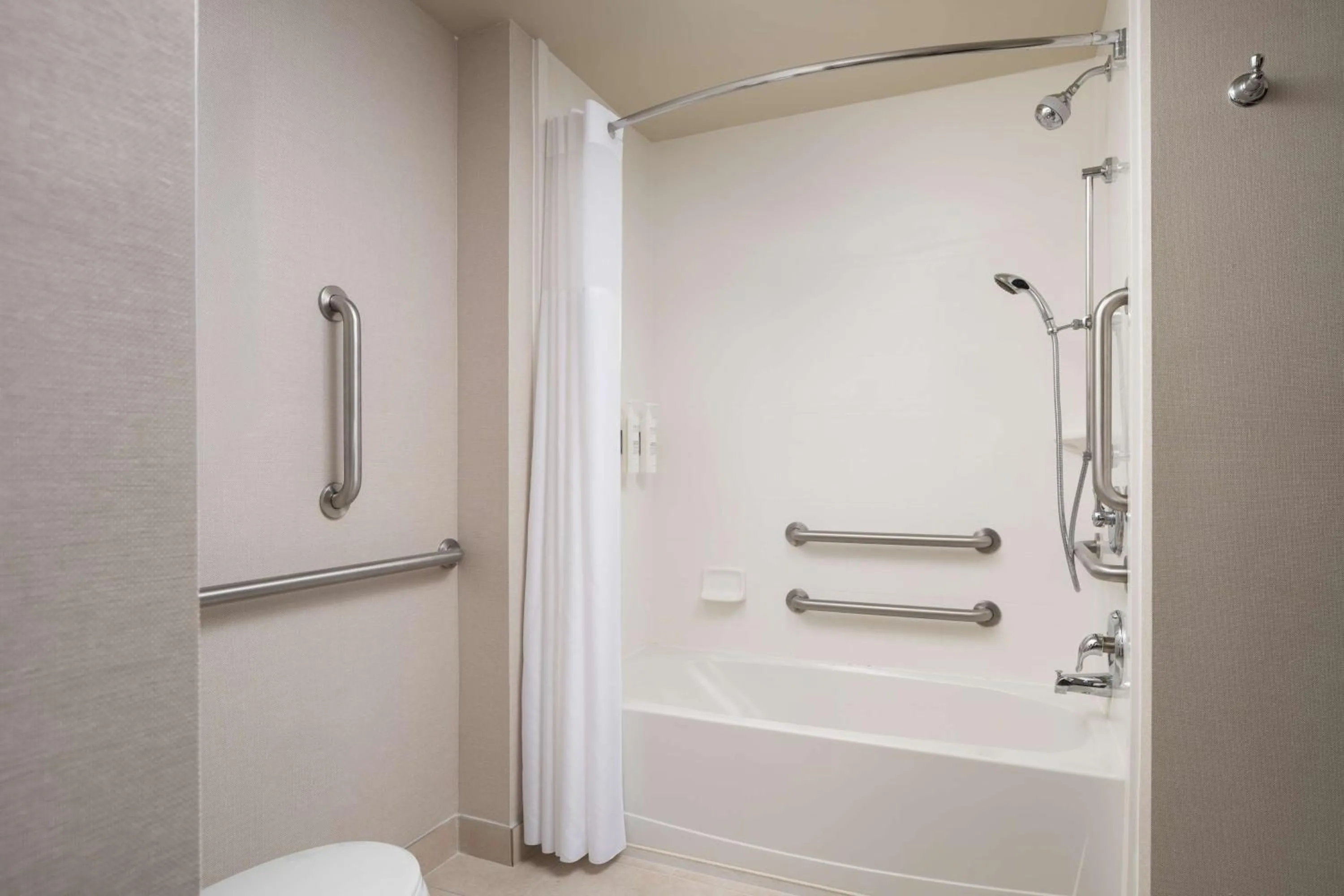 Bathroom in Hampton Inn & Suites Orlando/Downtown South - Medical Center