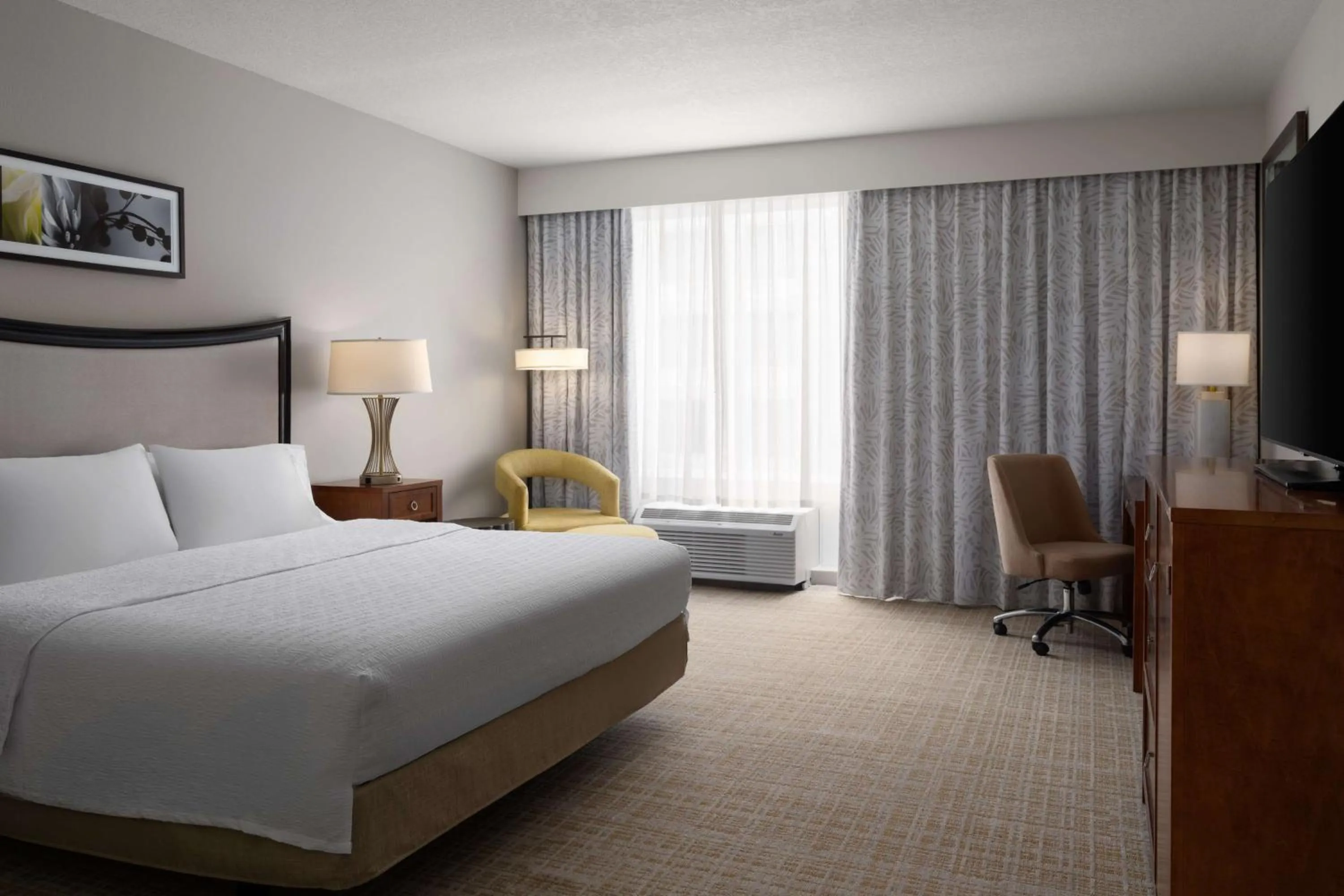 Bed in Hampton Inn & Suites Orlando/Downtown South - Medical Center