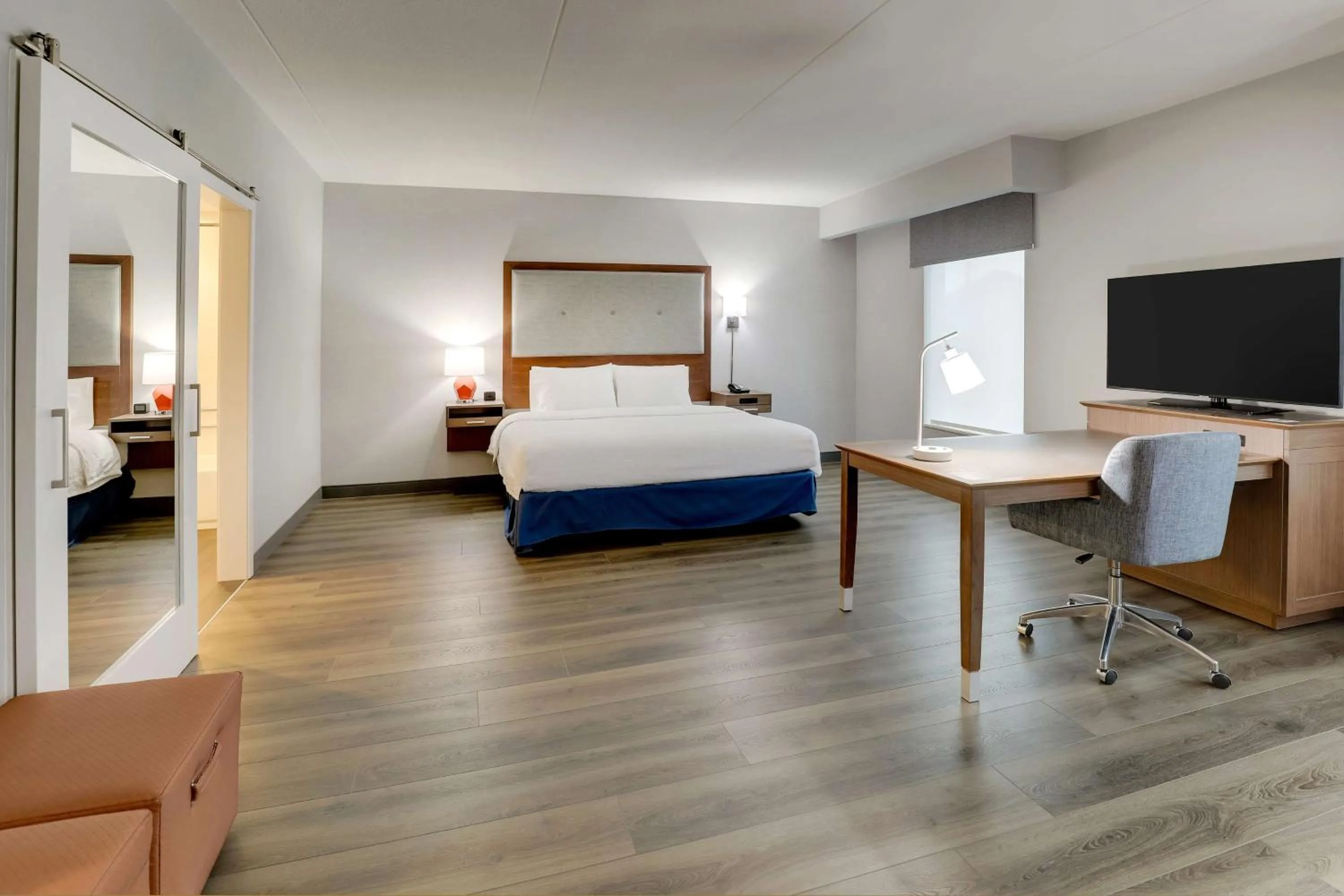 Bedroom, Bed in Hampton Inn and Suites Rome, GA