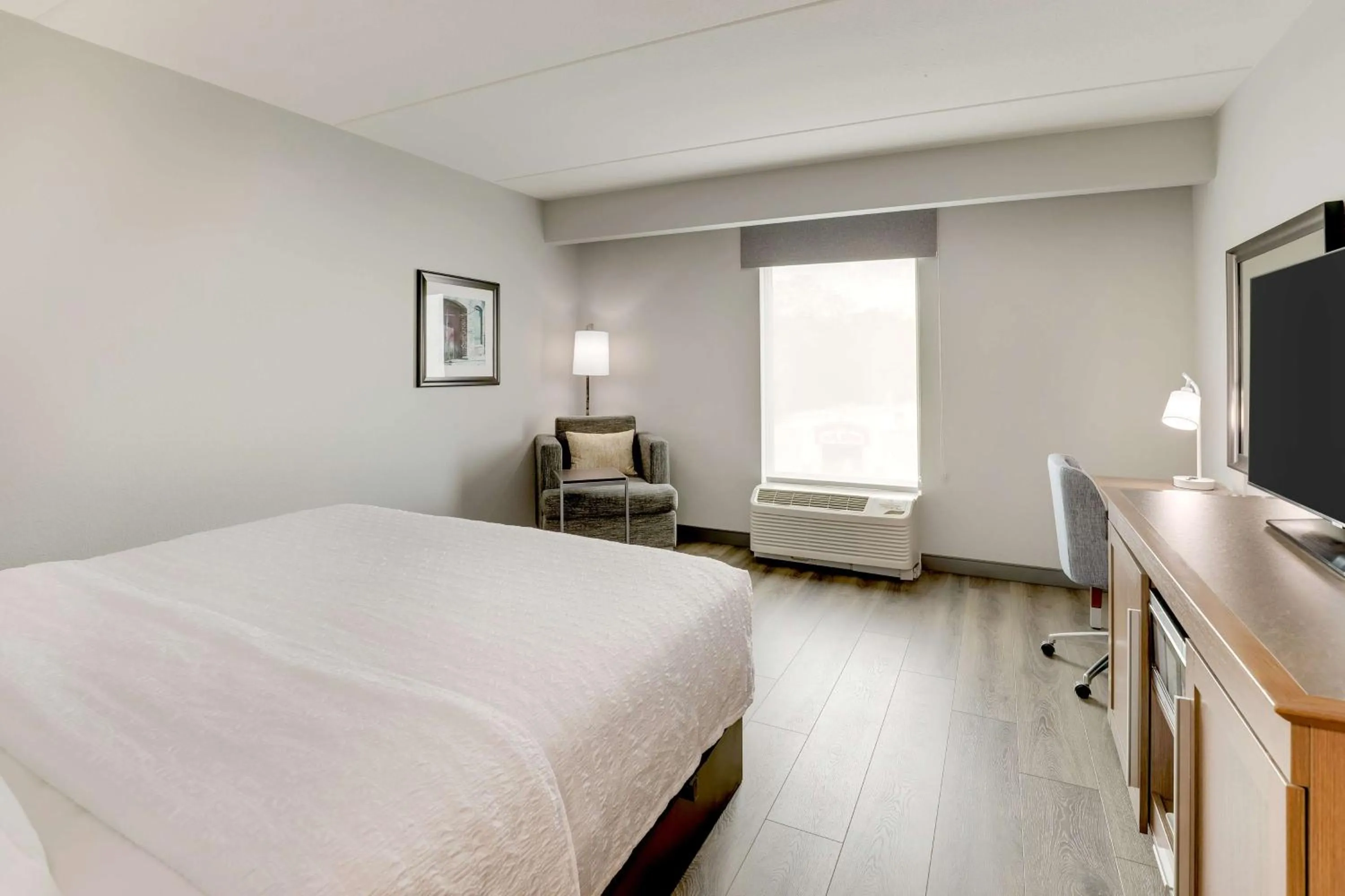 Bed in Hampton Inn and Suites Rome, GA