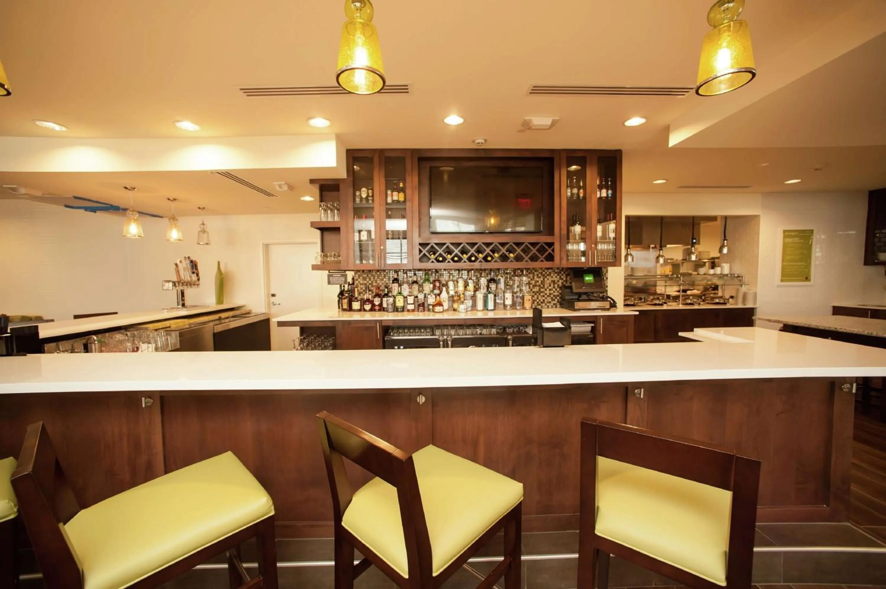 Lounge or bar in Hilton Garden Inn San Antonio-Live Oak Conference Center
