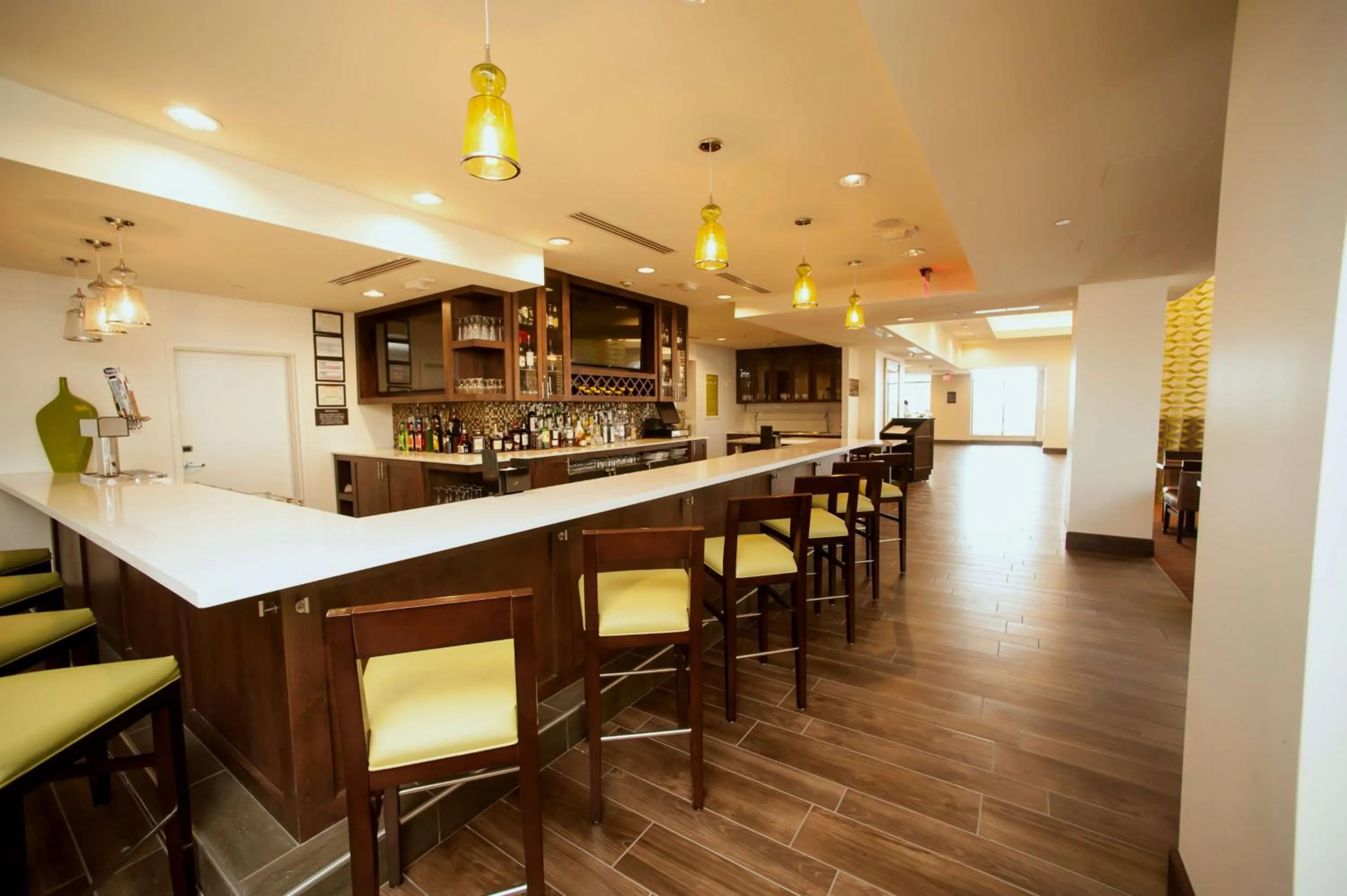 Lounge or bar in Hilton Garden Inn San Antonio-Live Oak Conference Center