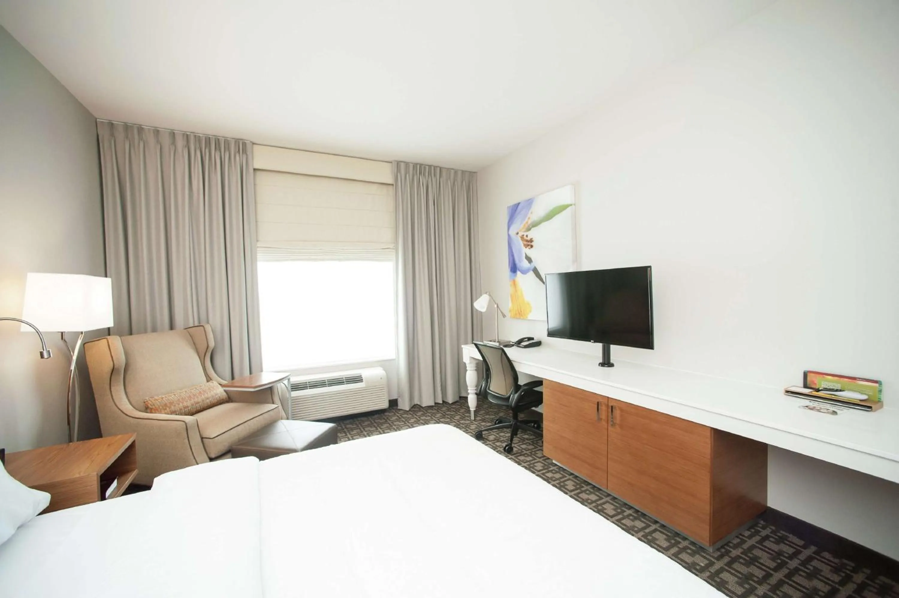 Bedroom, Bed in Hilton Garden Inn San Antonio-Live Oak Conference Center