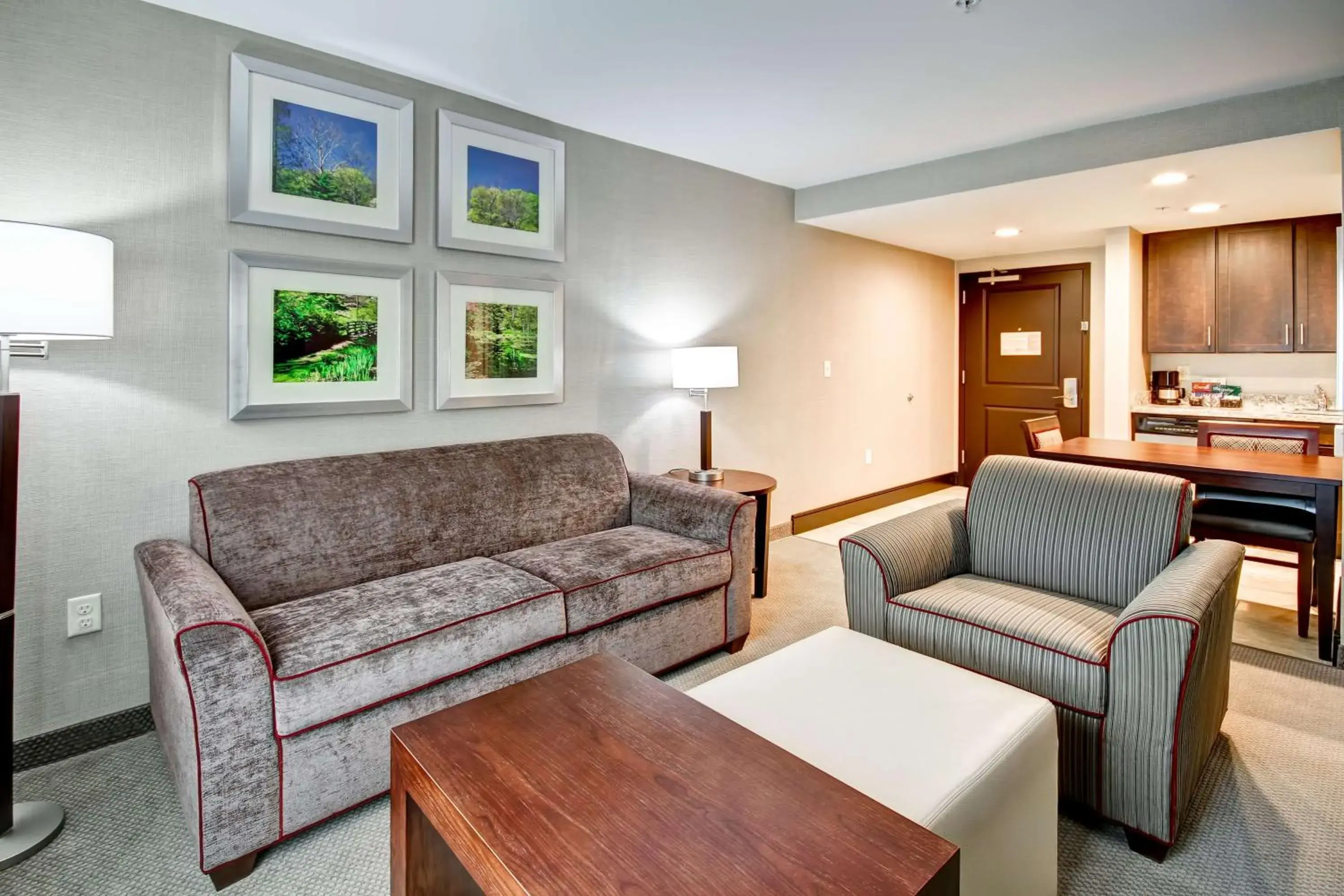 One-Bedroom Queen Suite with Two Queen Beds - Non-Smoking in Homewood Suites by Hilton Bridgewater/Branchburg One-Bedroom Queen Suite with Two Queen Beds - Non-Smoking in Homewood Suites by Hilton Bridgewater/Branchburg