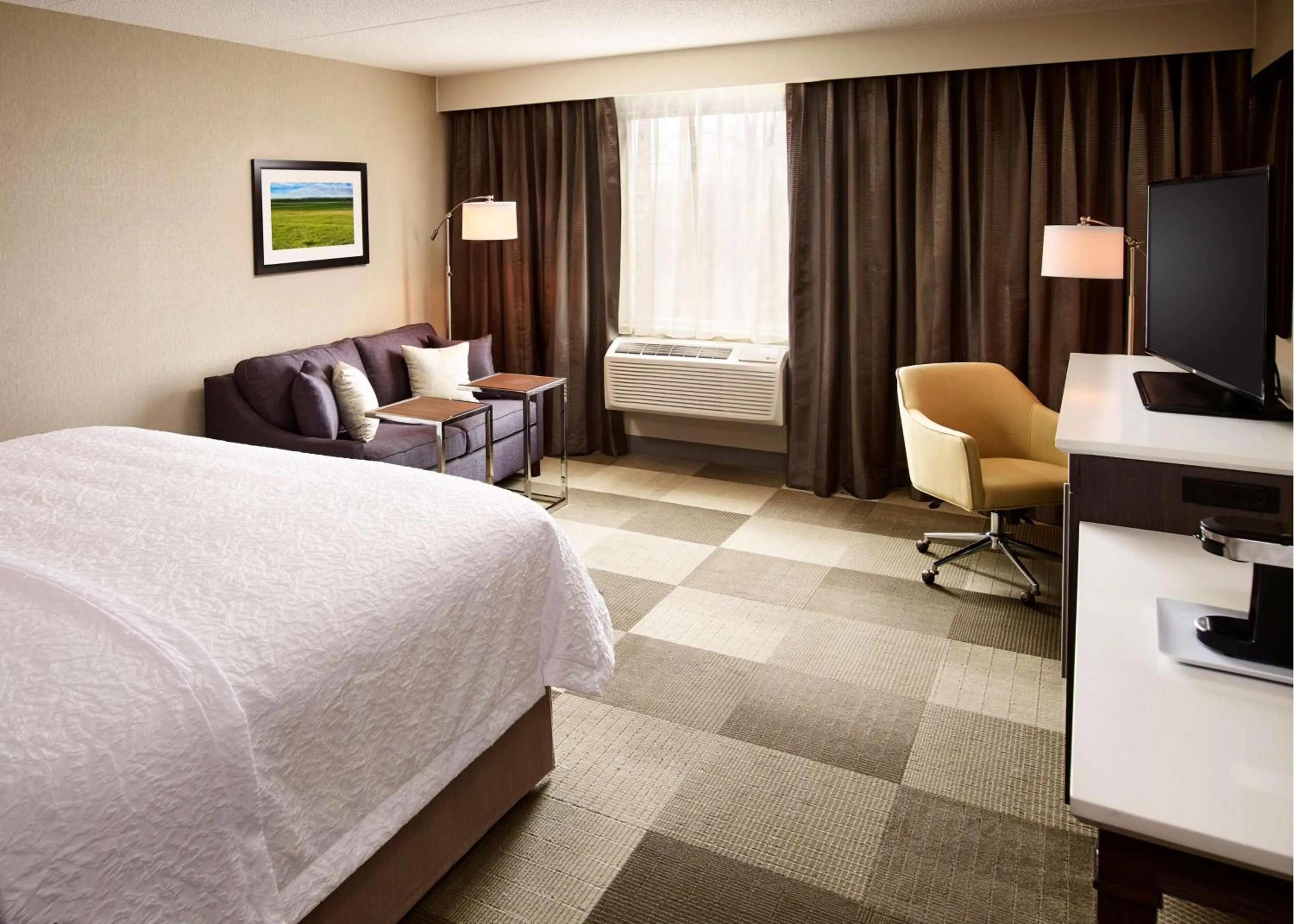 Bed in Hampton Inn by Hilton Sarnia/Point Edward