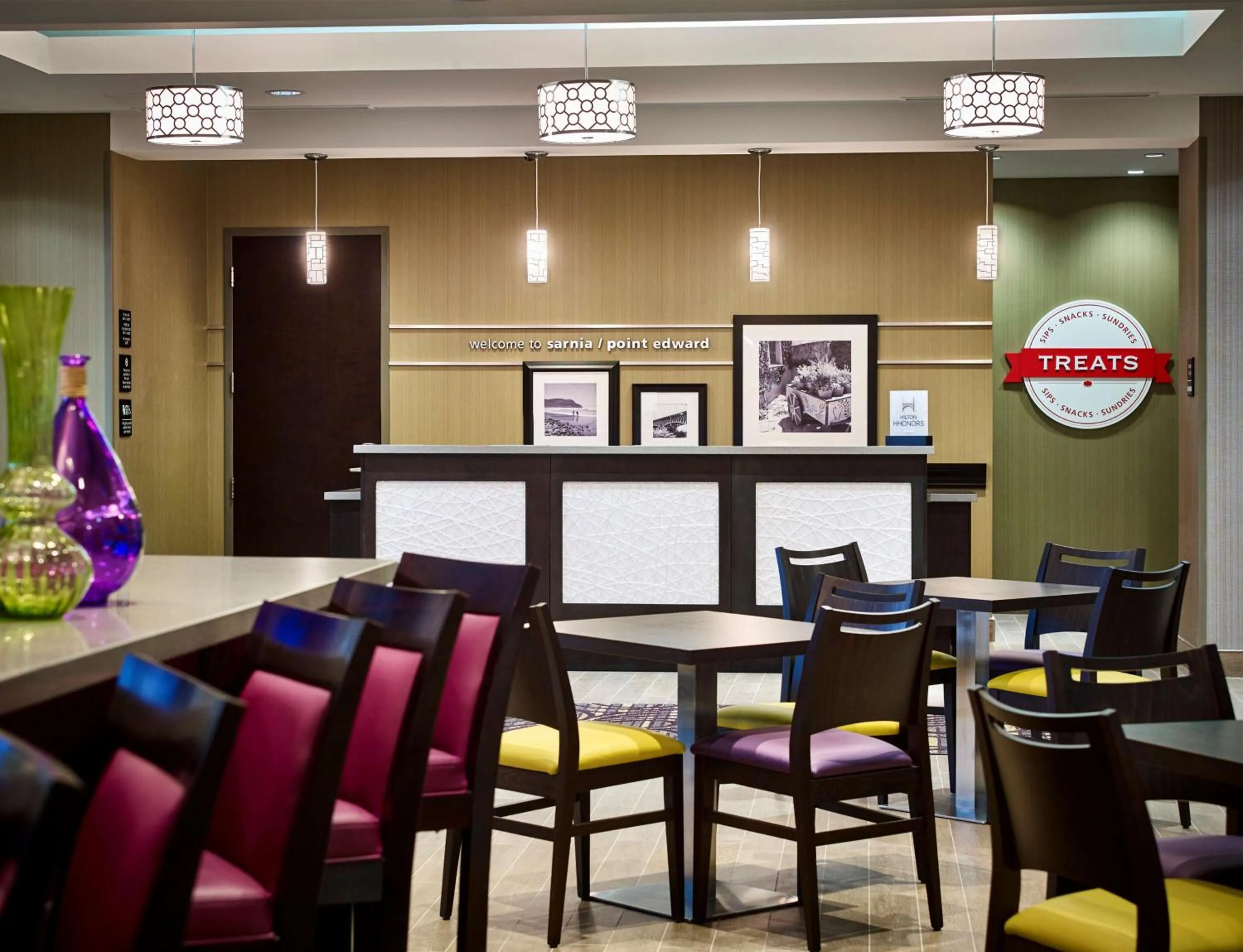Dining area in Hampton Inn by Hilton Sarnia/Point Edward