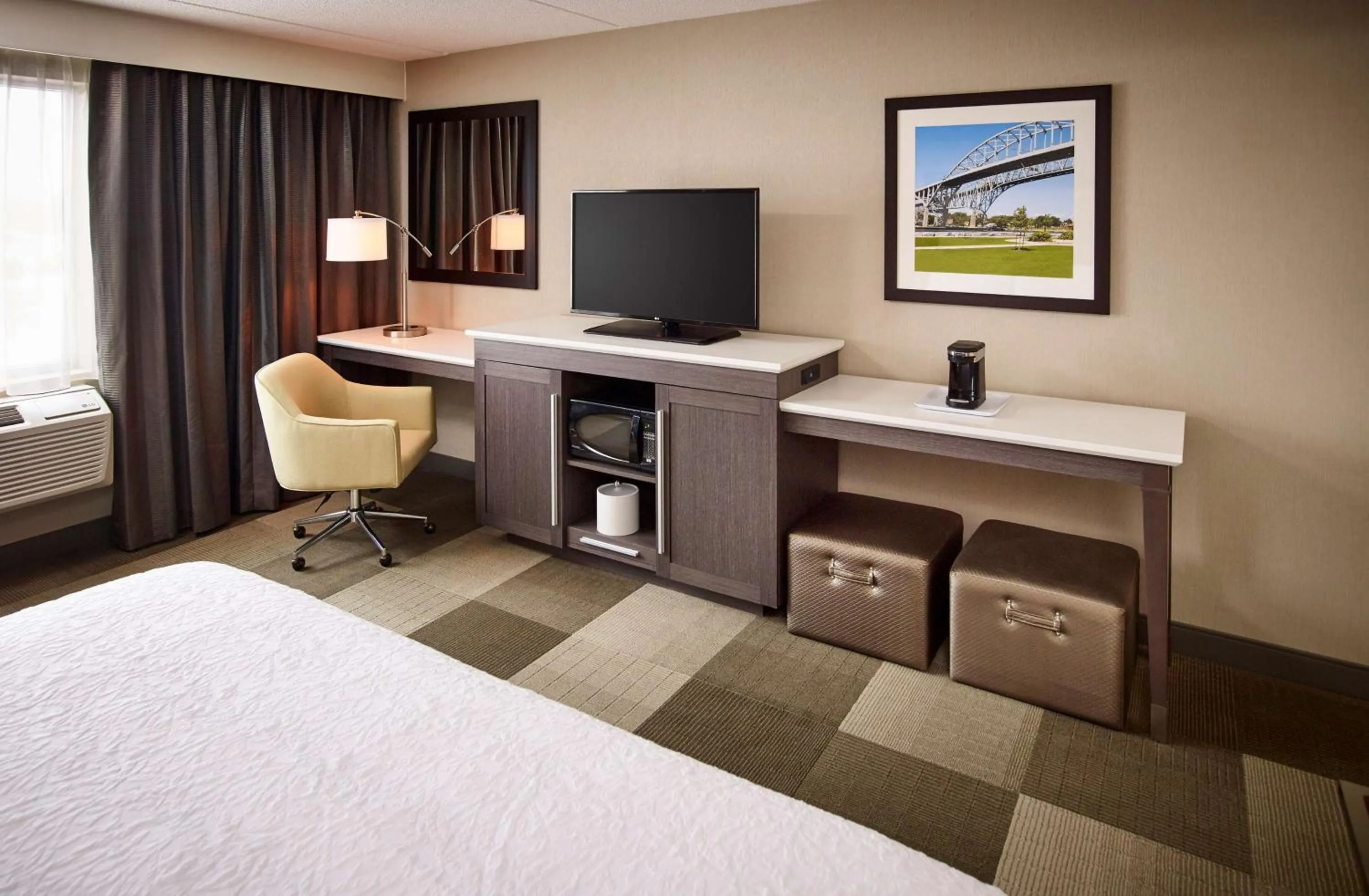 Bed in Hampton Inn by Hilton Sarnia/Point Edward