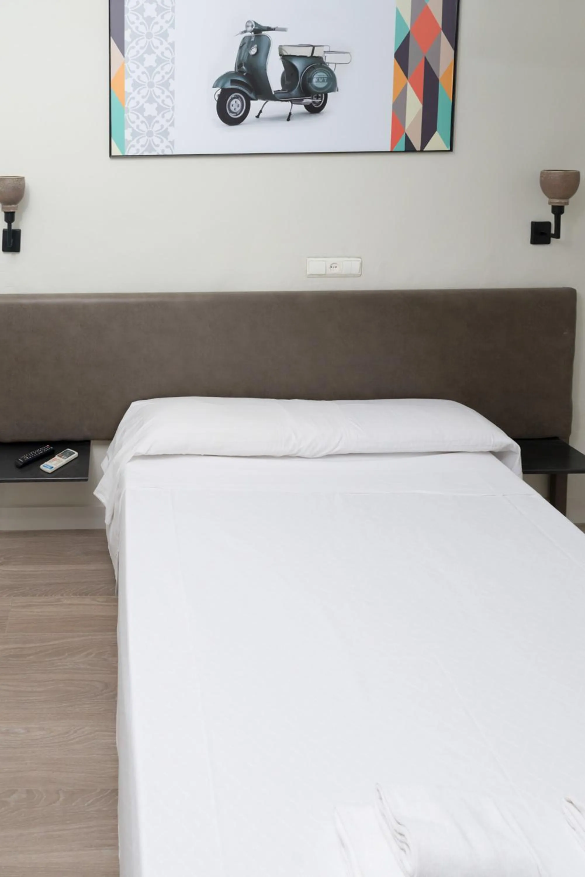 Photo of the whole room, Bed in NWT Central Station Valencia