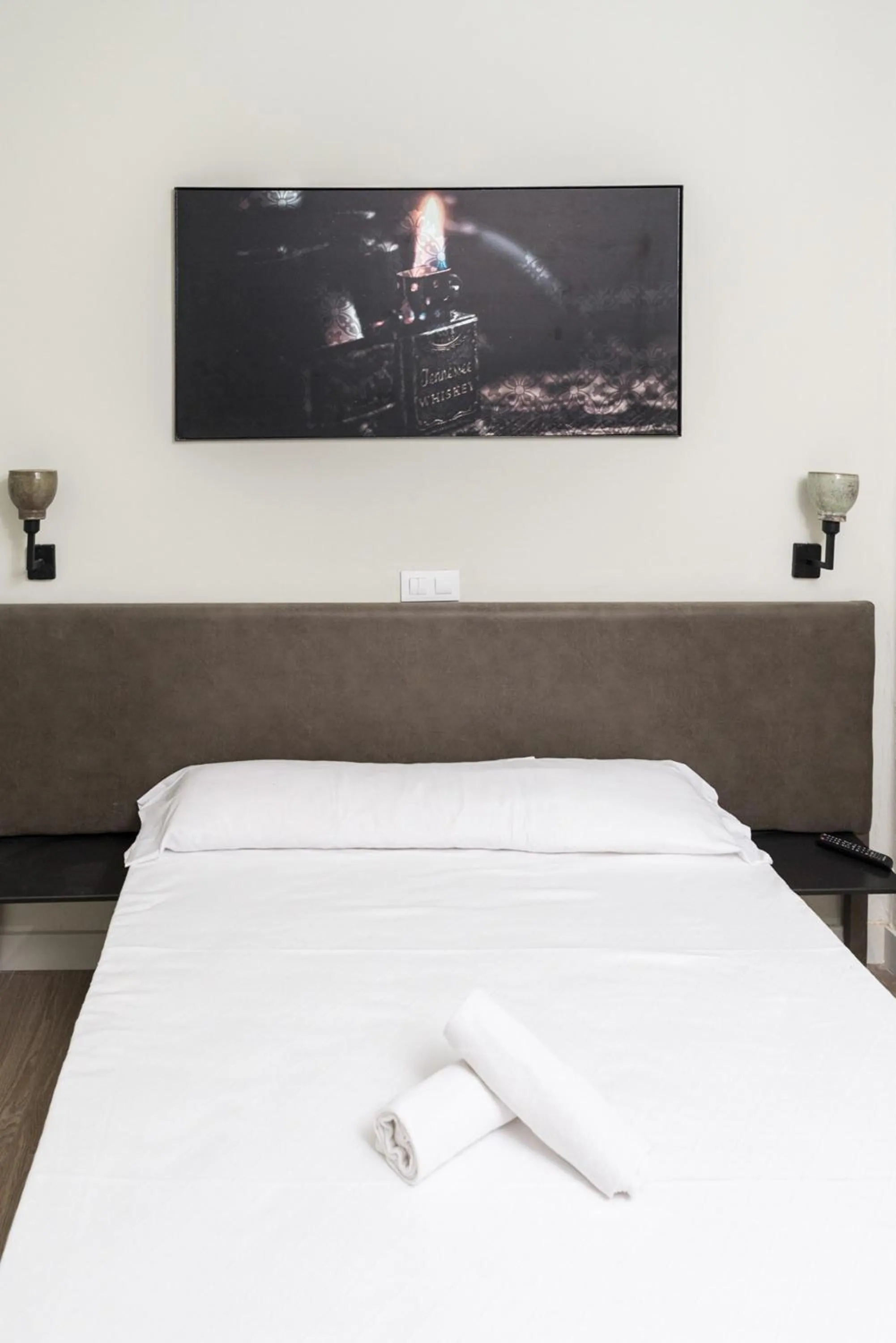 Photo of the whole room, Bed in NWT Central Station Valencia