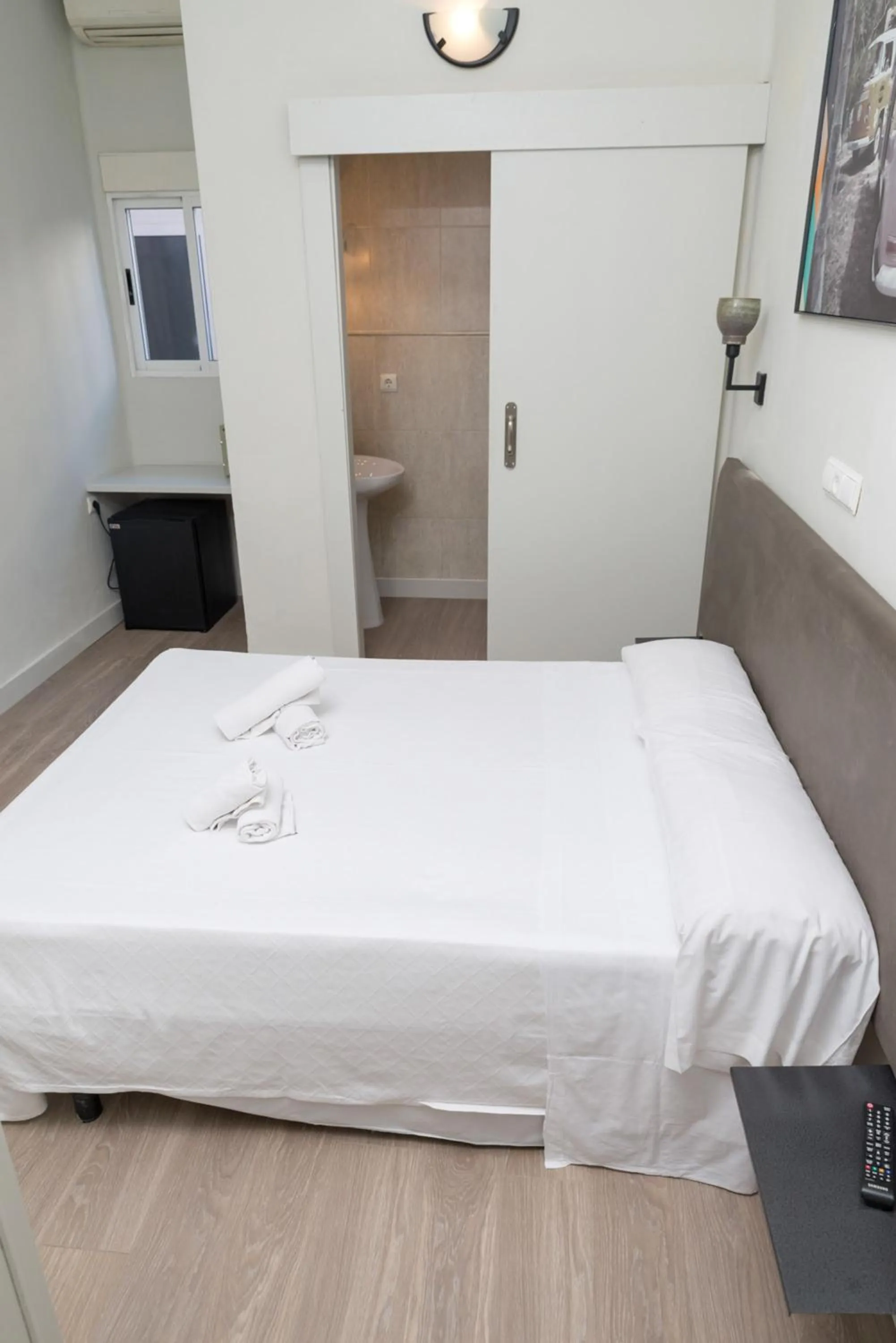 Photo of the whole room, Bed in NWT Central Station Valencia