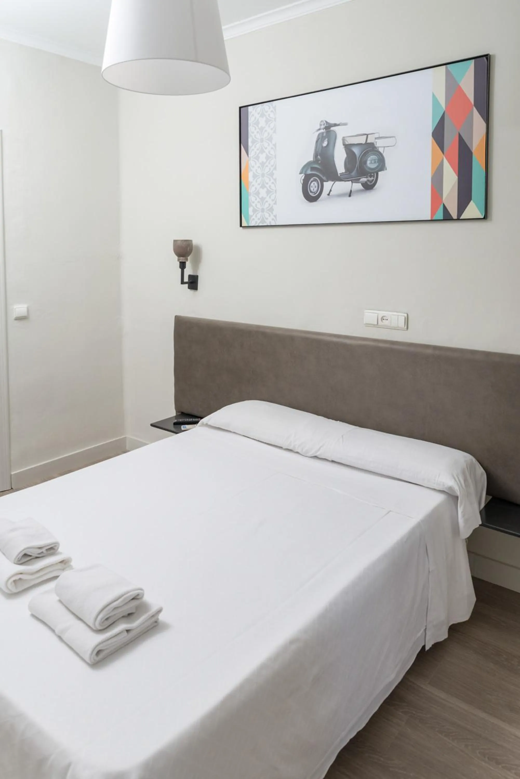 Photo of the whole room, Bed in NWT Central Station Valencia