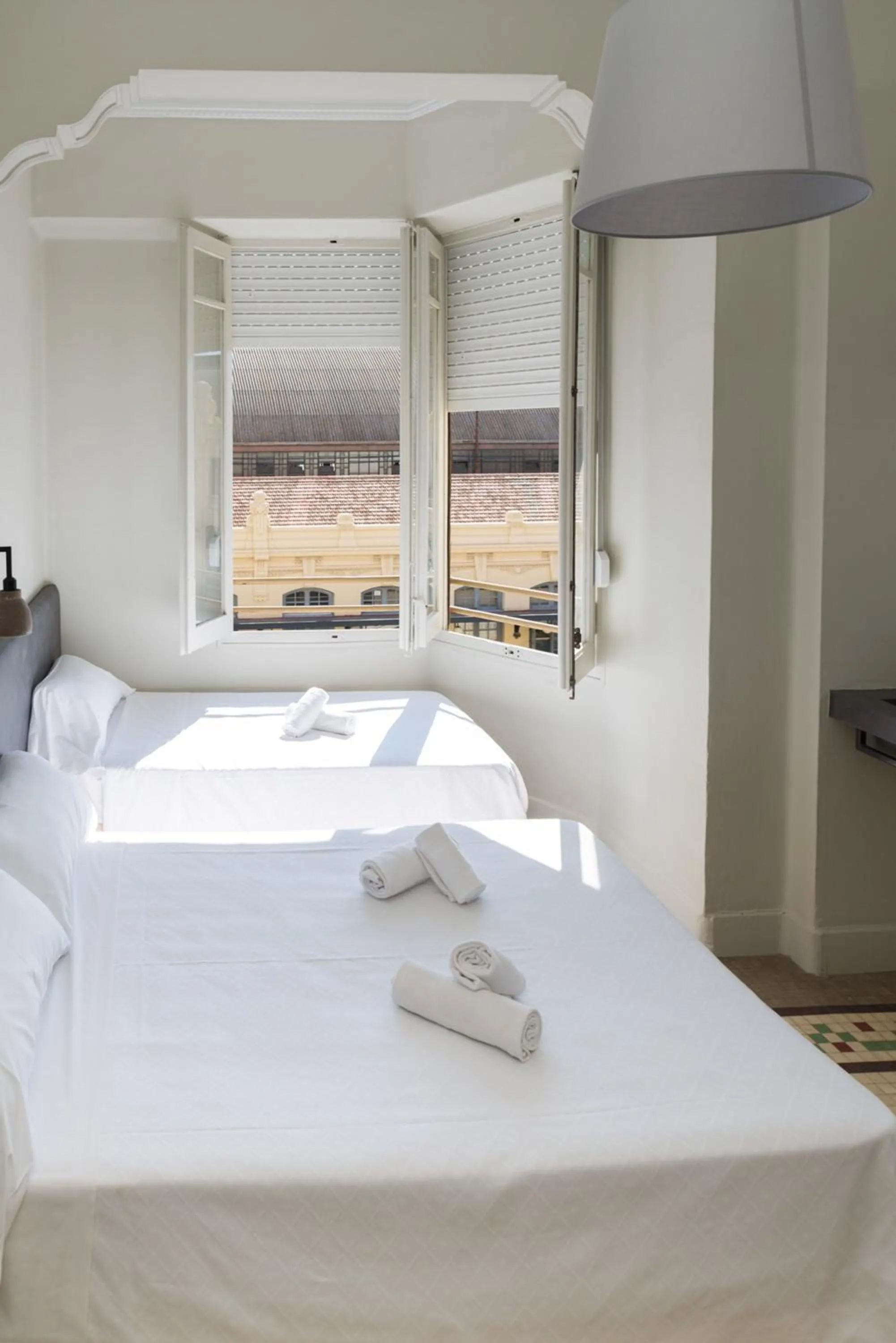 Photo of the whole room, Bed in NWT Central Station Valencia