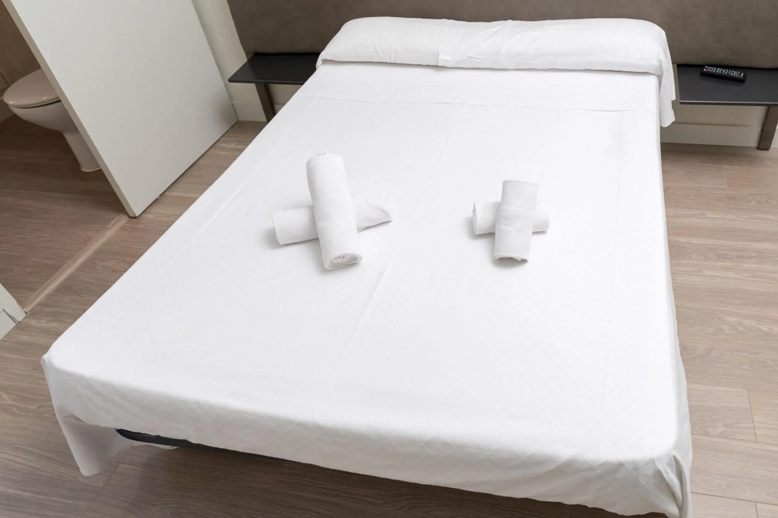 Photo of the whole room, Bed in NWT Central Station Valencia