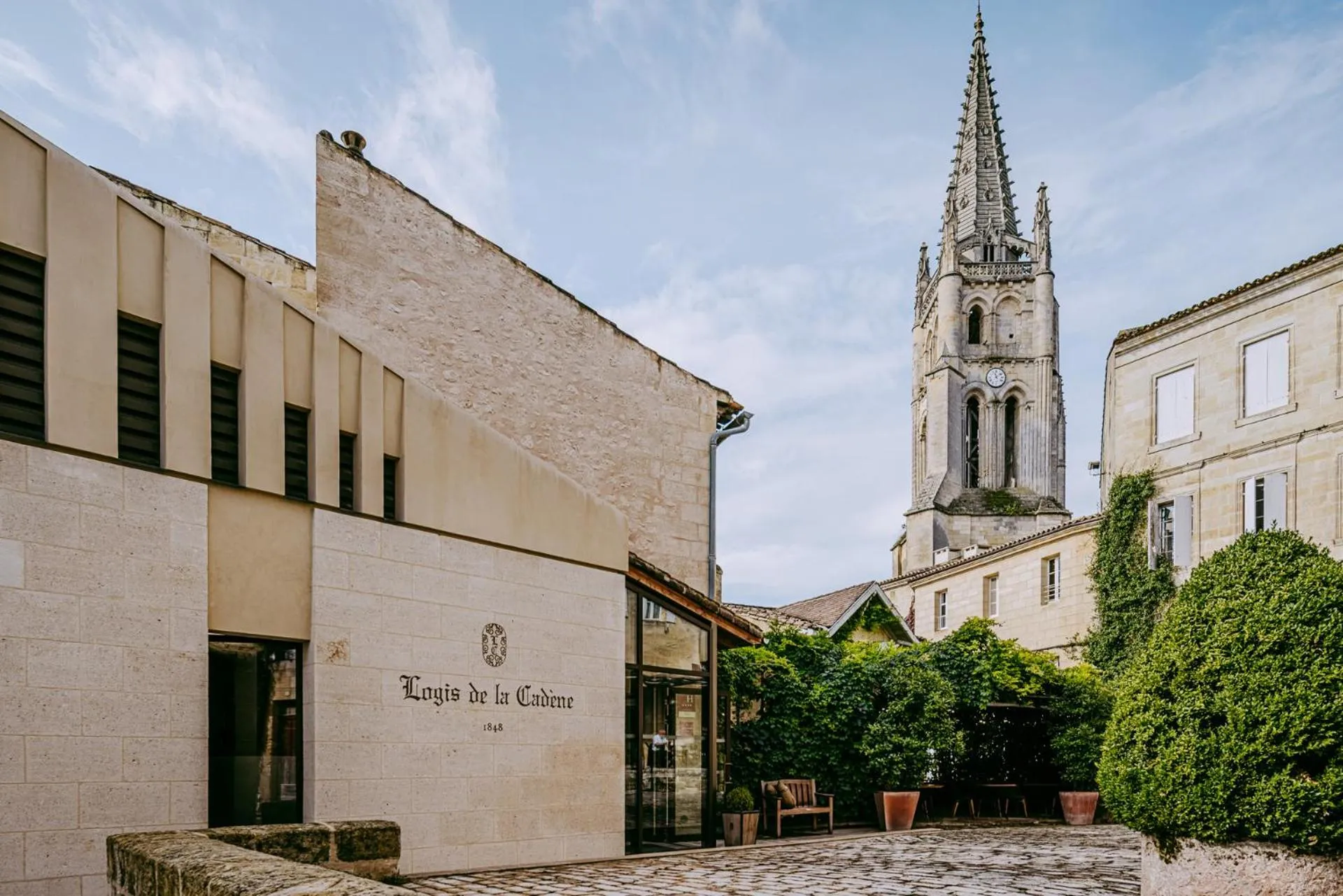 Property building in Logis de la Cadène