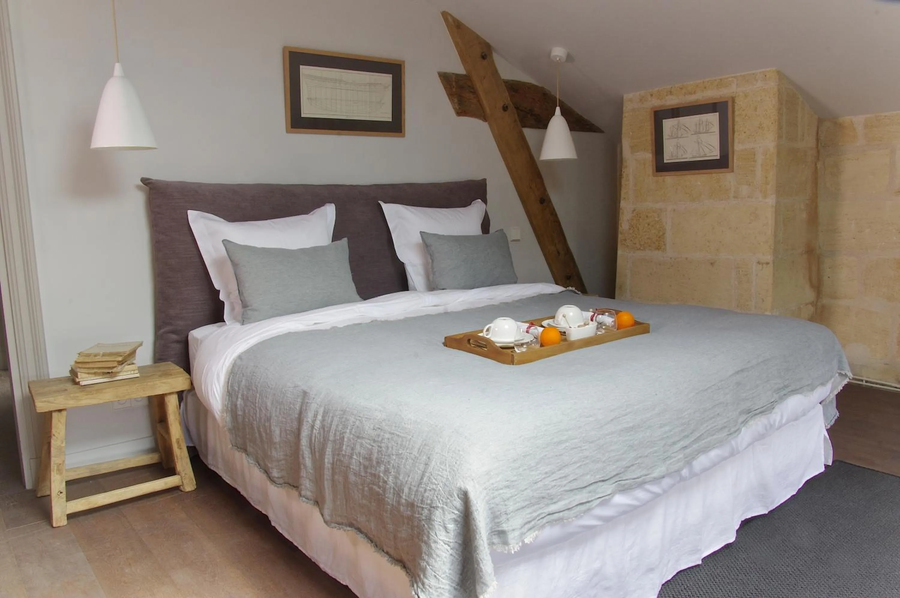 Photo of the whole room, Bed in Logis de la Cadène