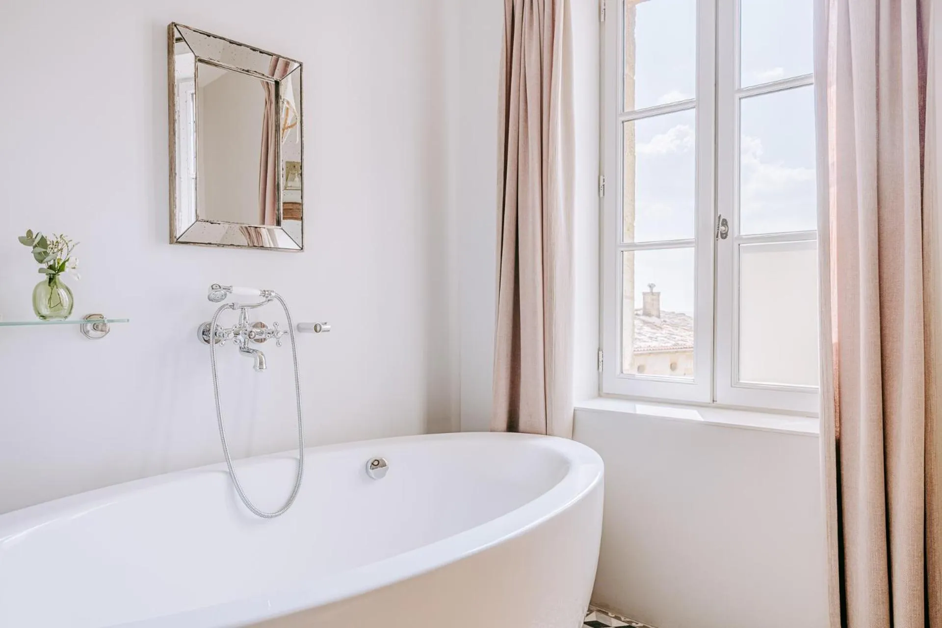 Bathroom in Logis de la Cadène