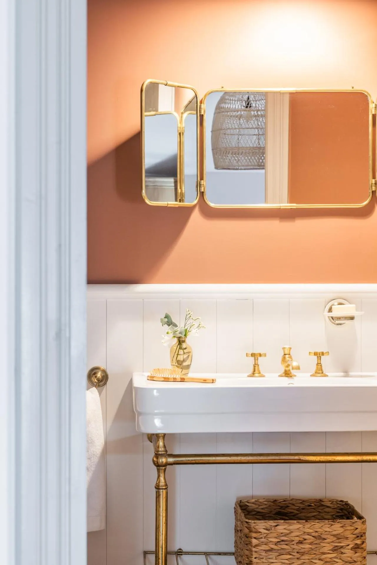 Bathroom in Logis de la Cadène