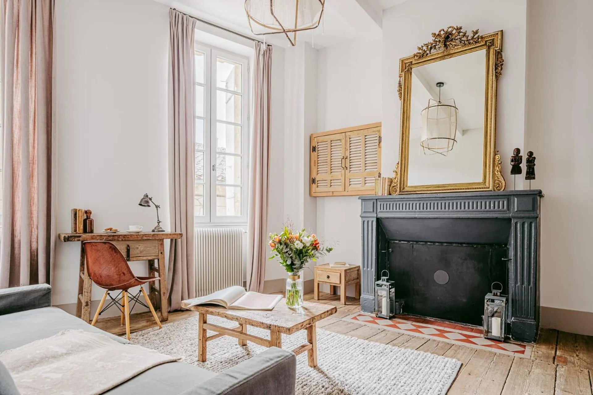 Living room in Logis de la Cadène
