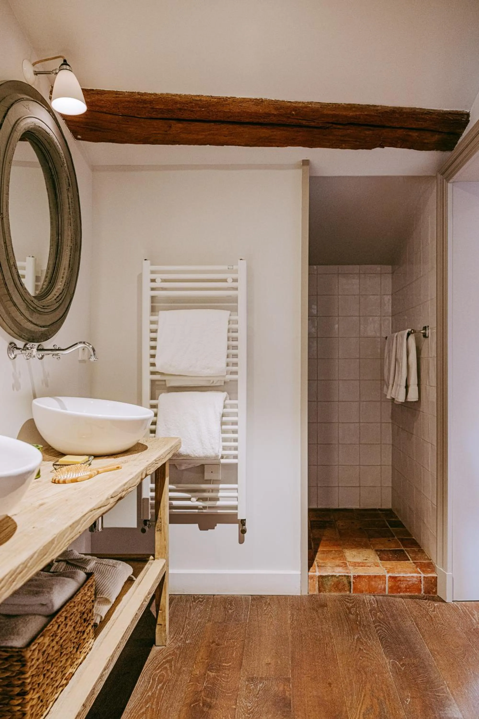 Bathroom in Logis de la Cadène