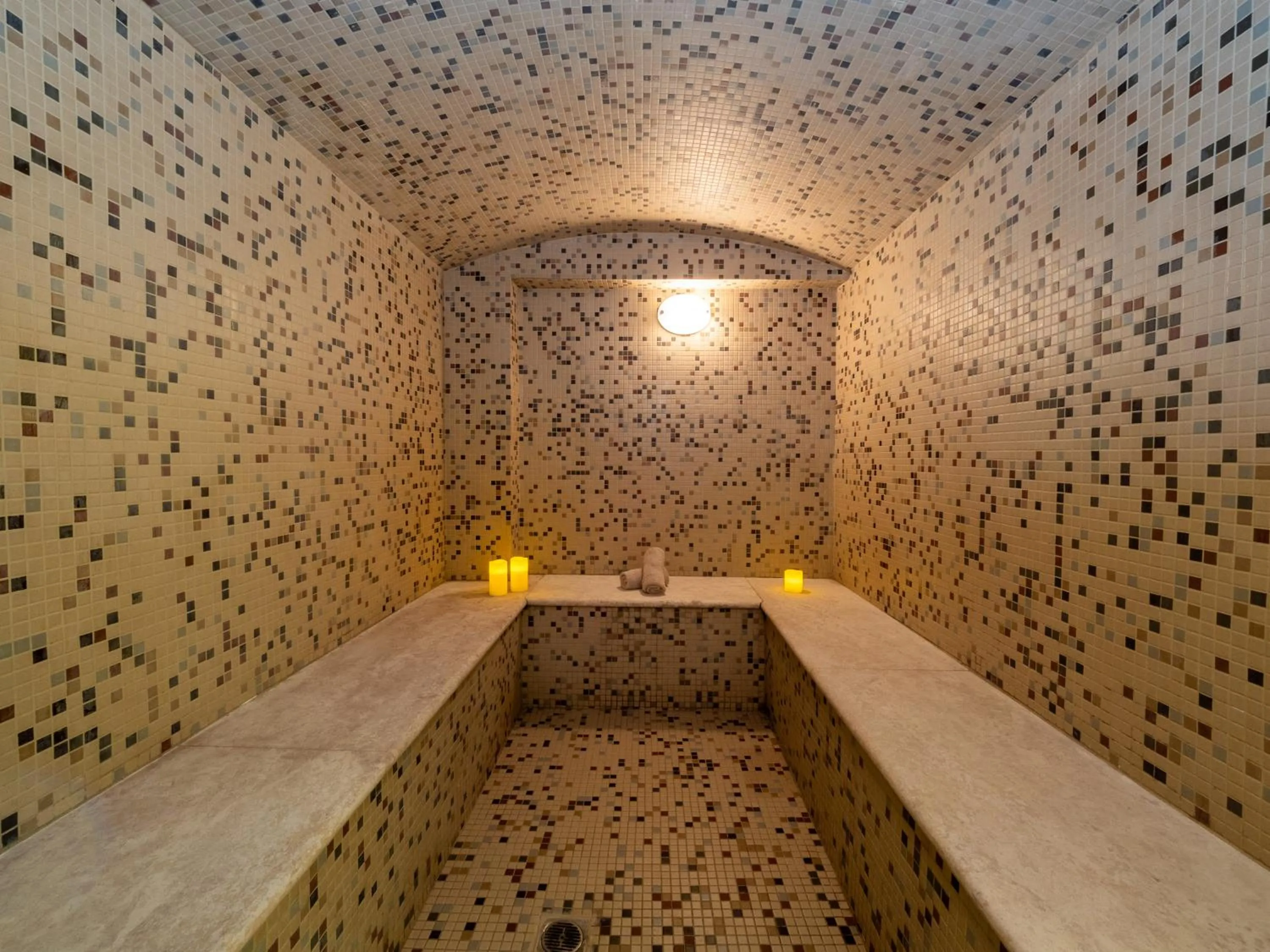 Steam room in Elektra Hotel & Spa