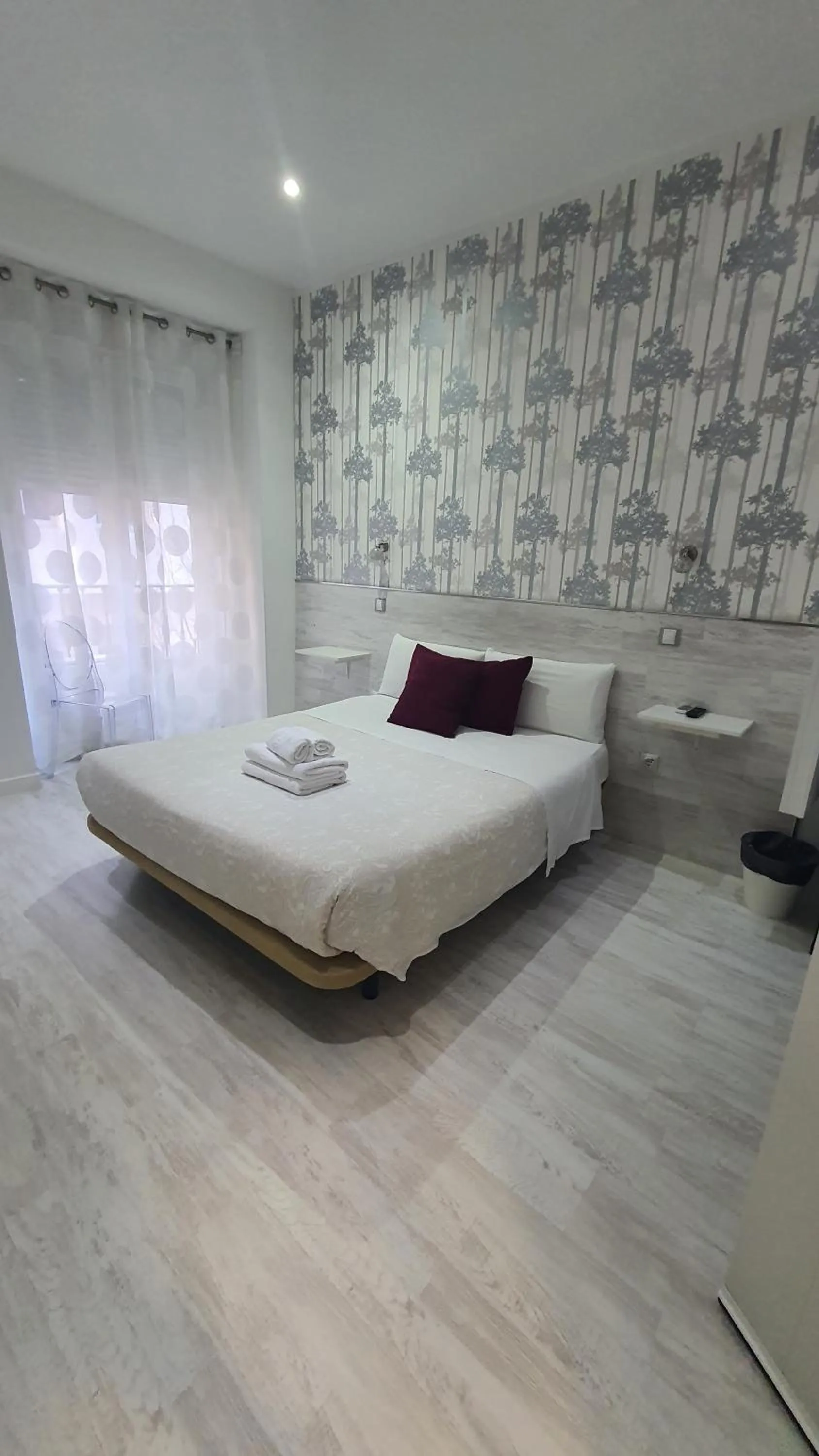 Bed in Hostal Met Madrid