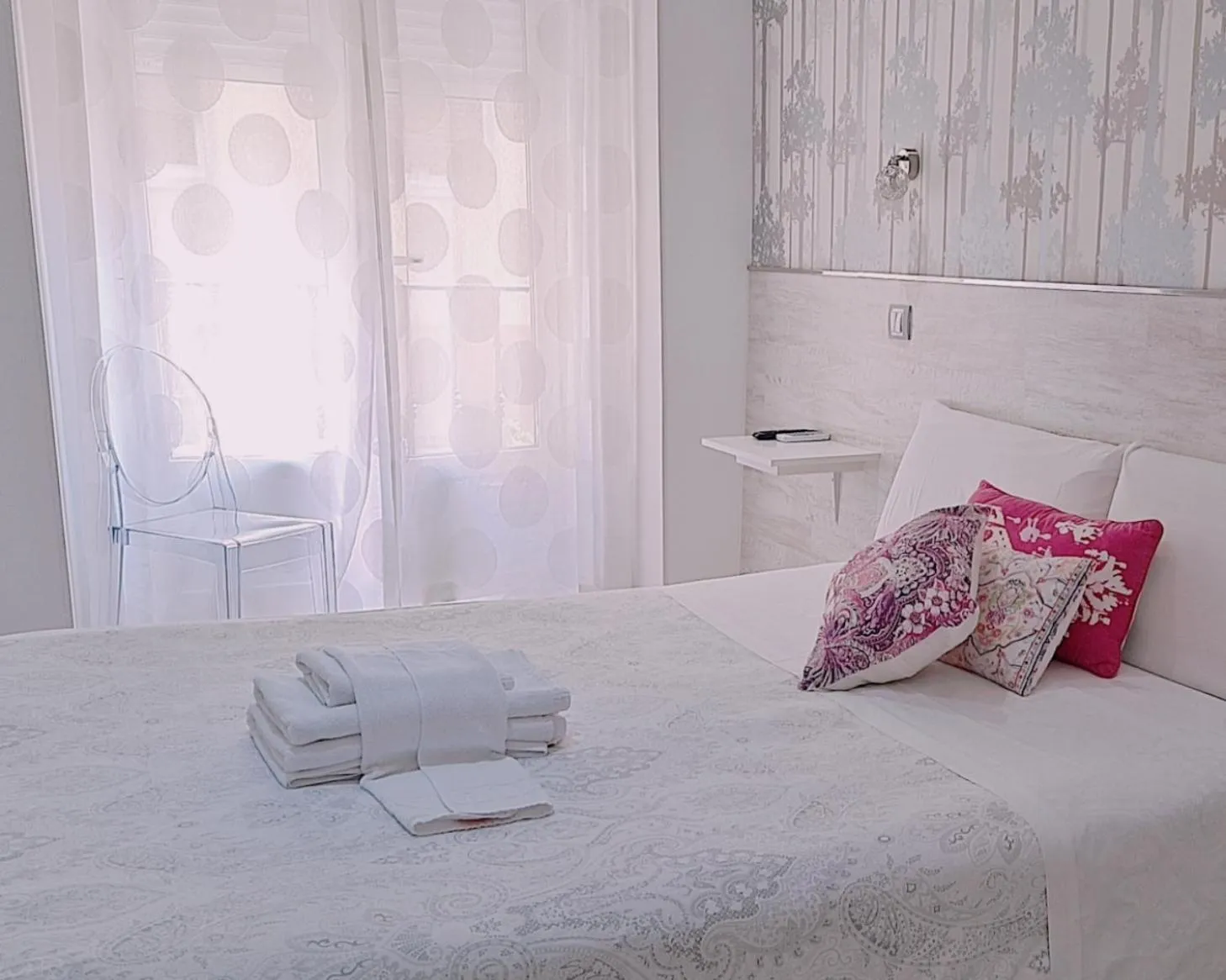 Bedroom, Bed in Hostal Met Madrid