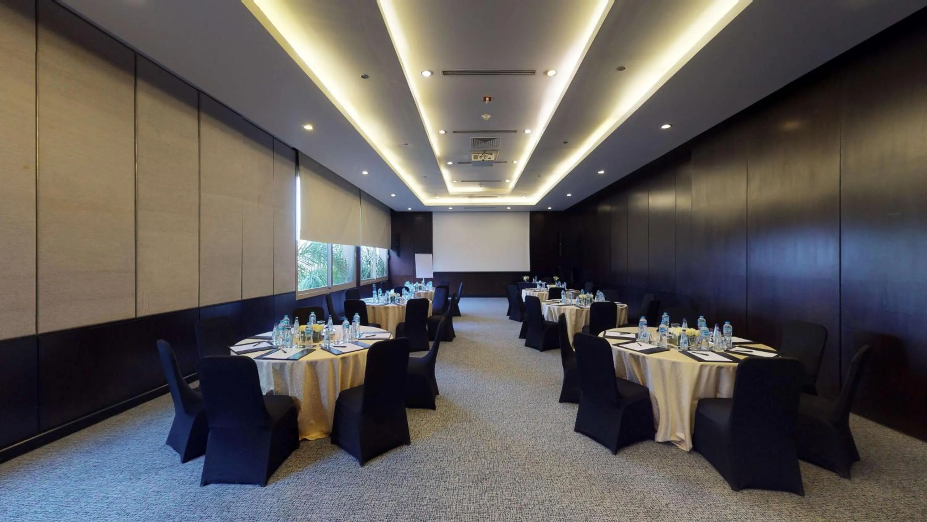 Meeting/conference room in Dusit Thani LakeView Cairo