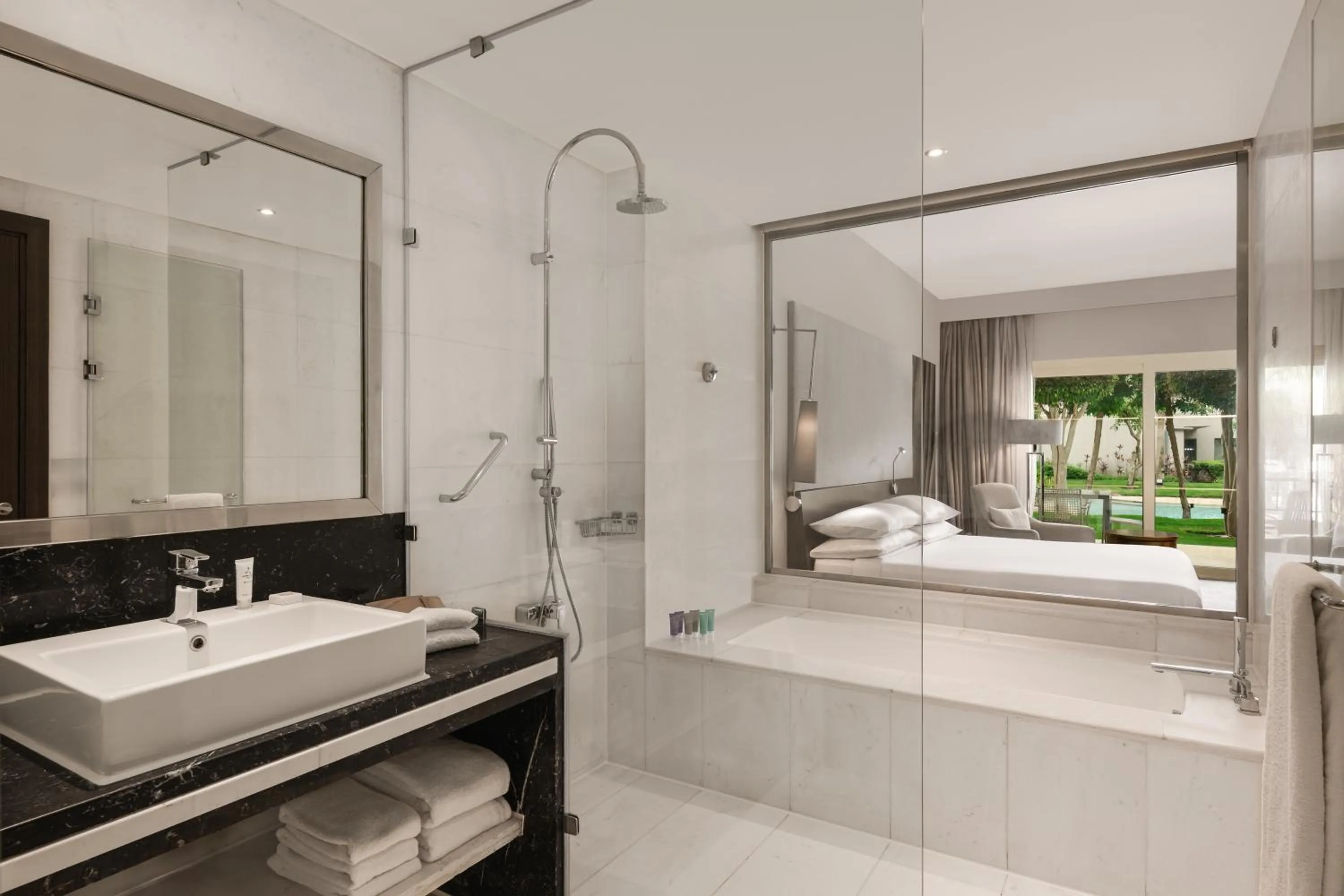 Bathroom in Dusit Thani LakeView Cairo