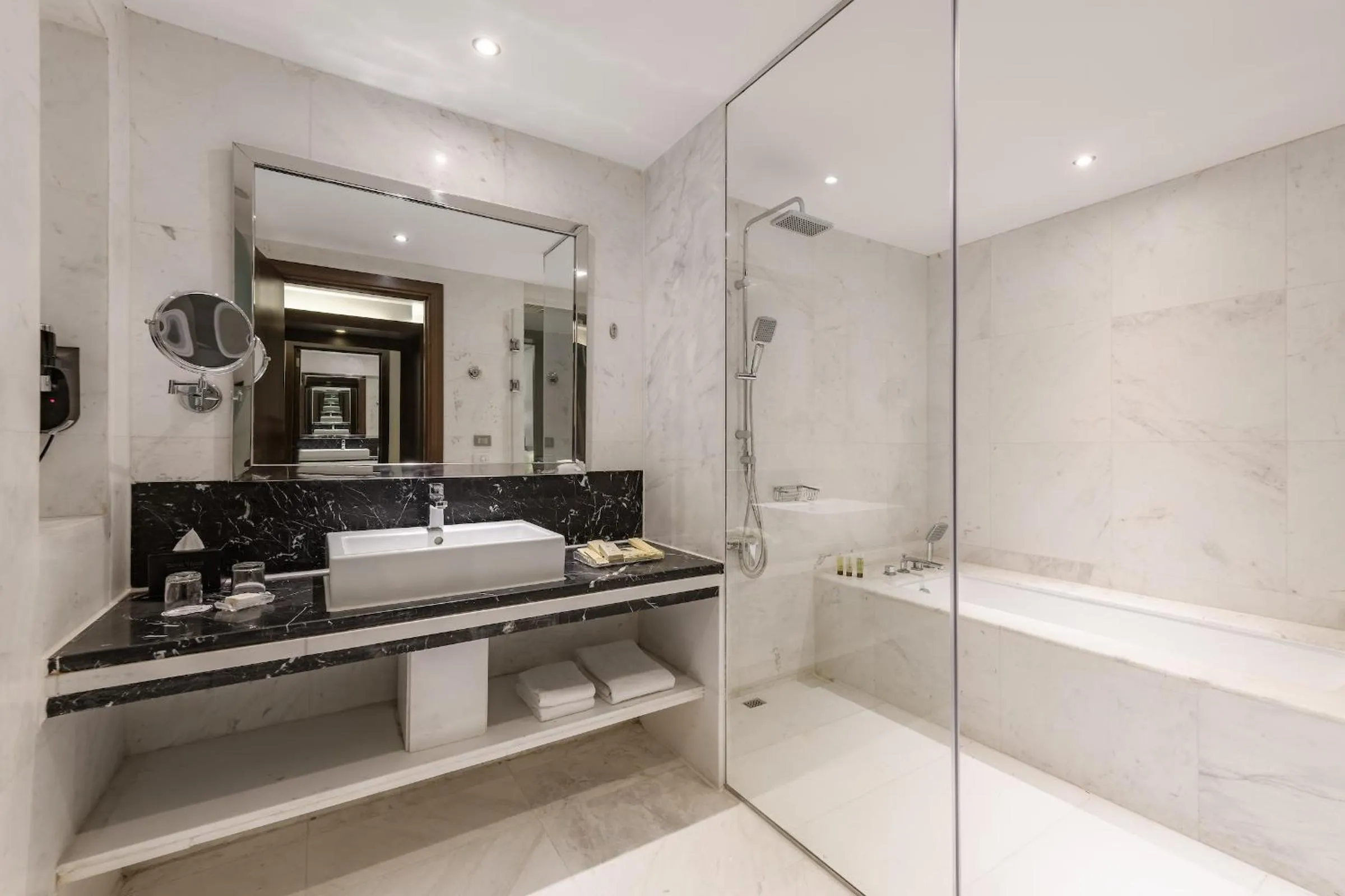 Bathroom in Dusit Thani LakeView Cairo