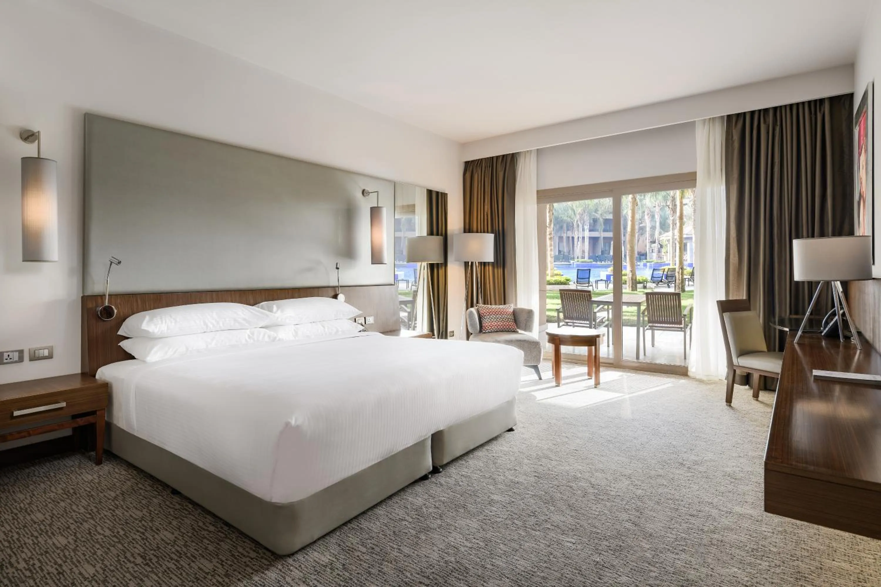 Bedroom, Bed in Dusit Thani LakeView Cairo