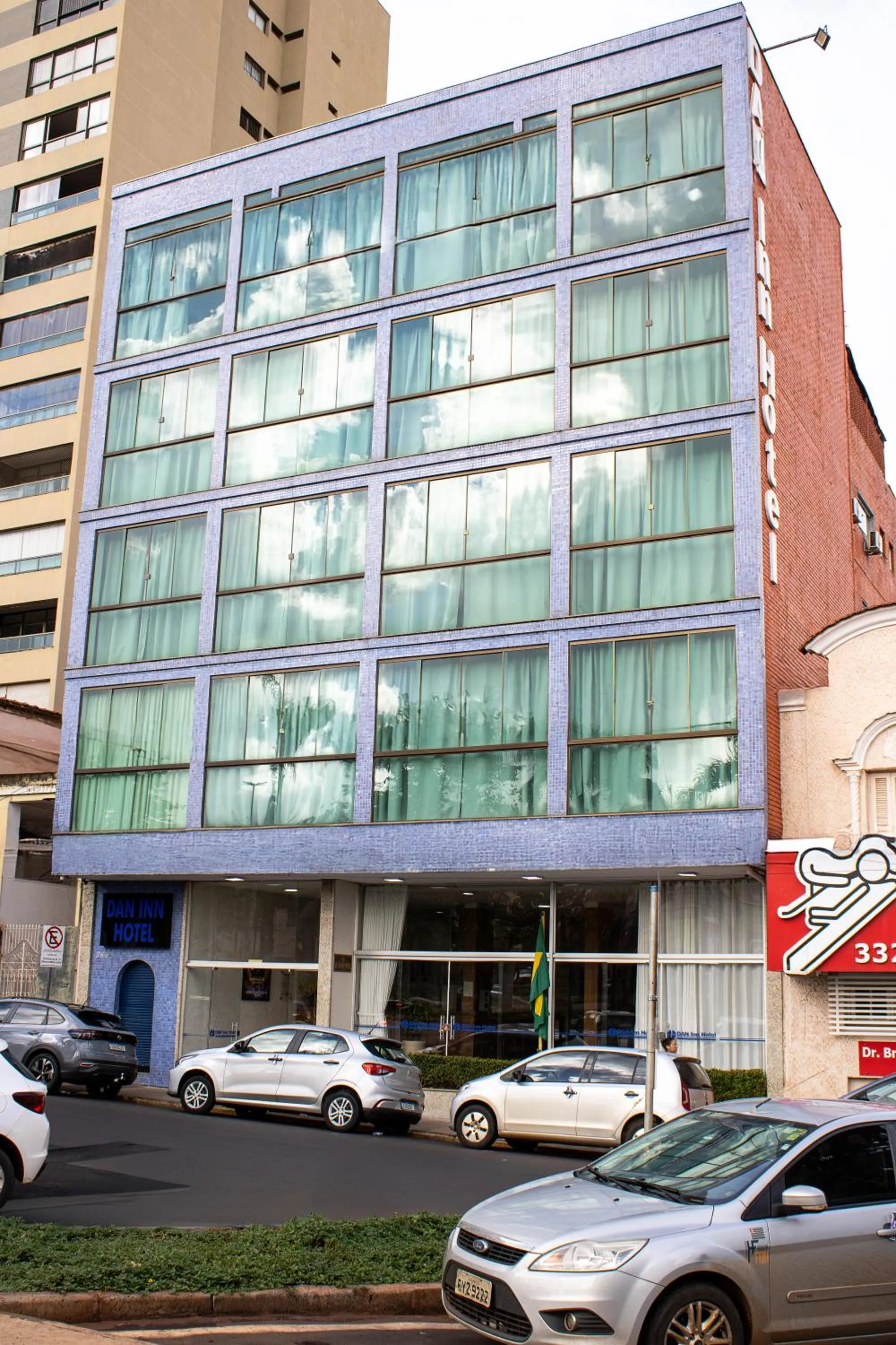Facade/entrance in Hotel Dan Inn Barretos by Nacional Inn