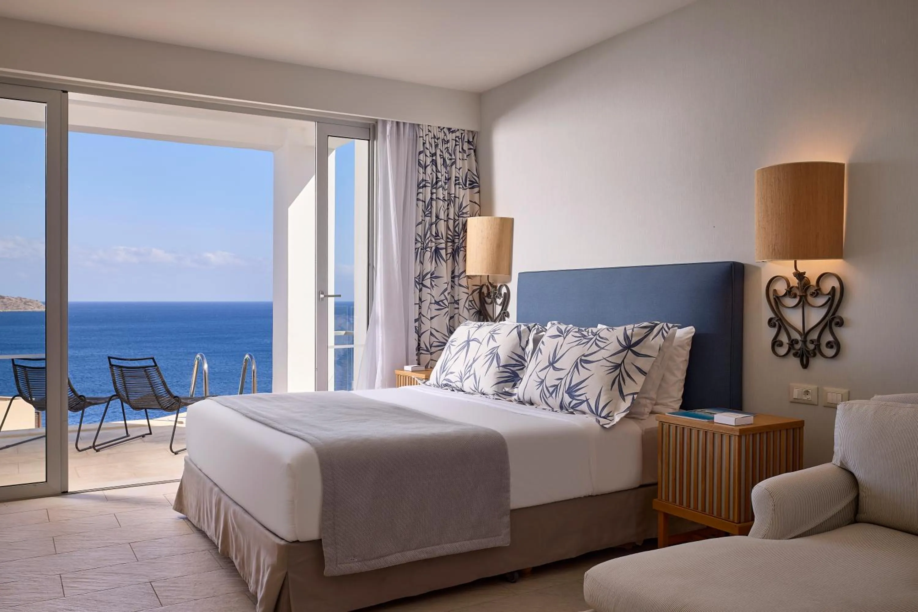 Bedroom, Bed in Aquila Elounda Village Resort, Suites & Spa