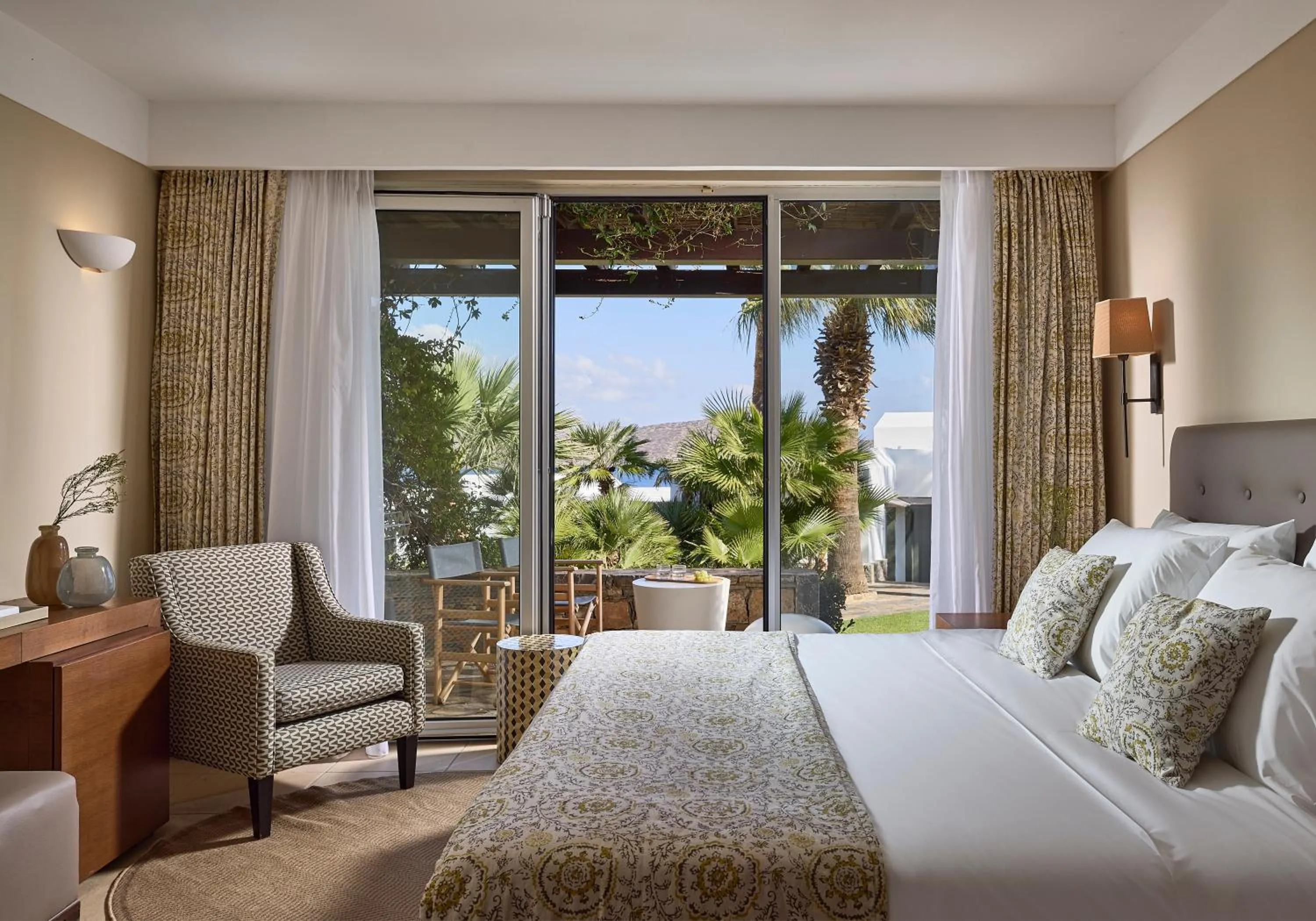 Bedroom, Bed in Aquila Elounda Village Resort, Suites & Spa