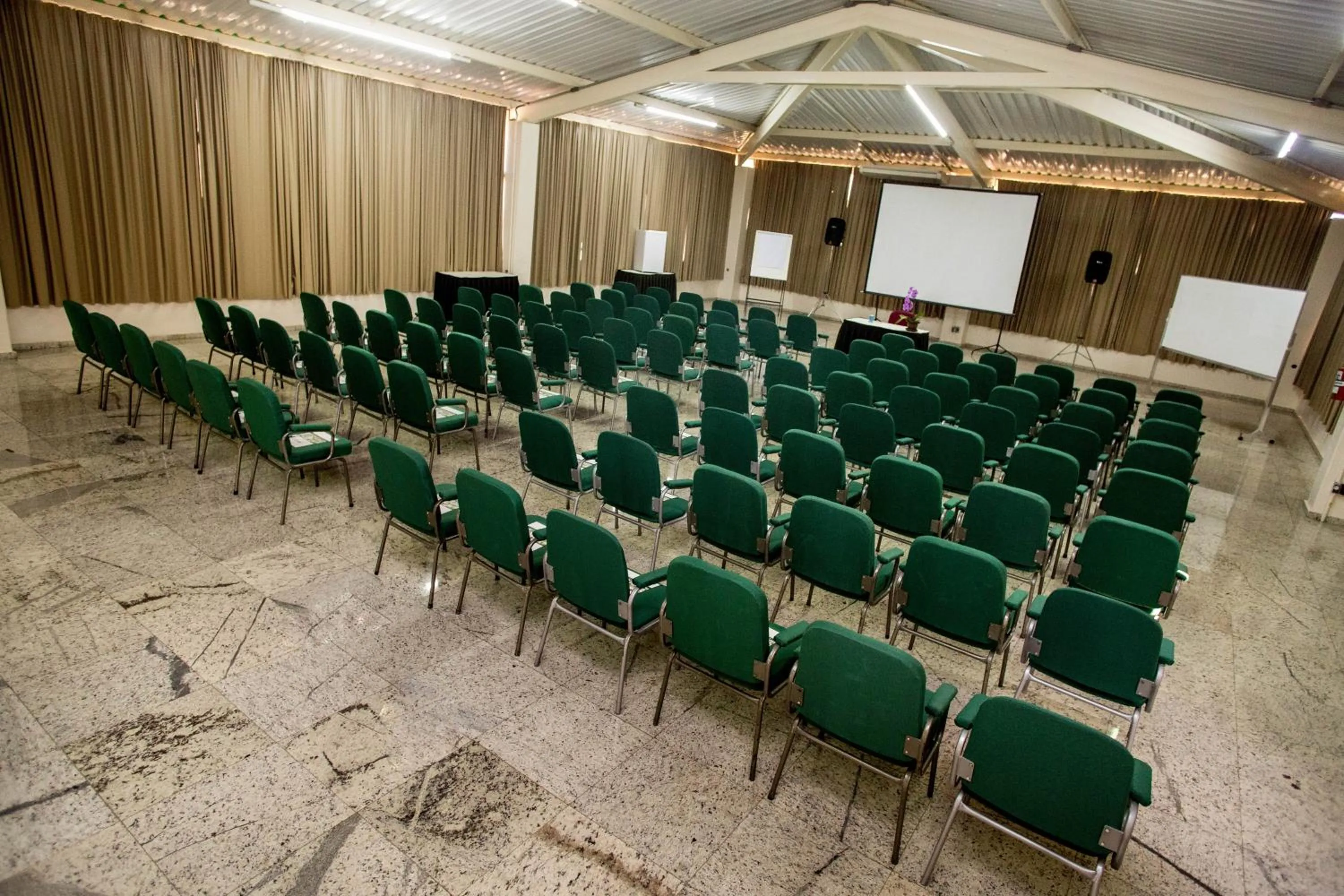 Meeting/conference room in Hotel Golden Park Campinas Viracopos By Nacional Inn