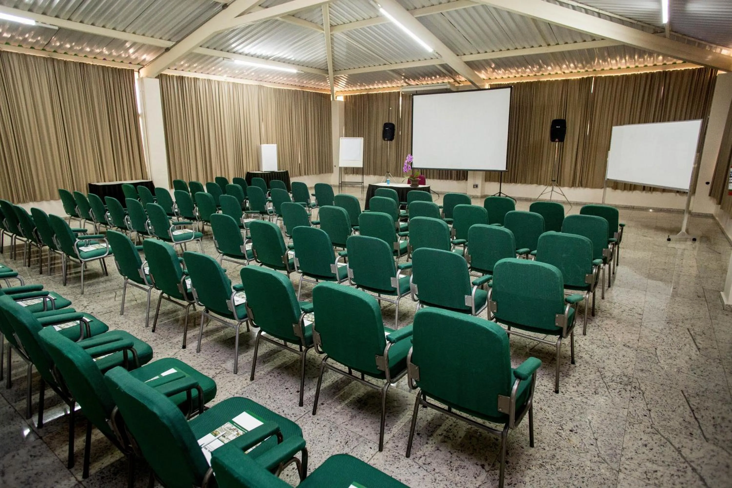 Meeting/conference room in Hotel Golden Park Campinas Viracopos By Nacional Inn
