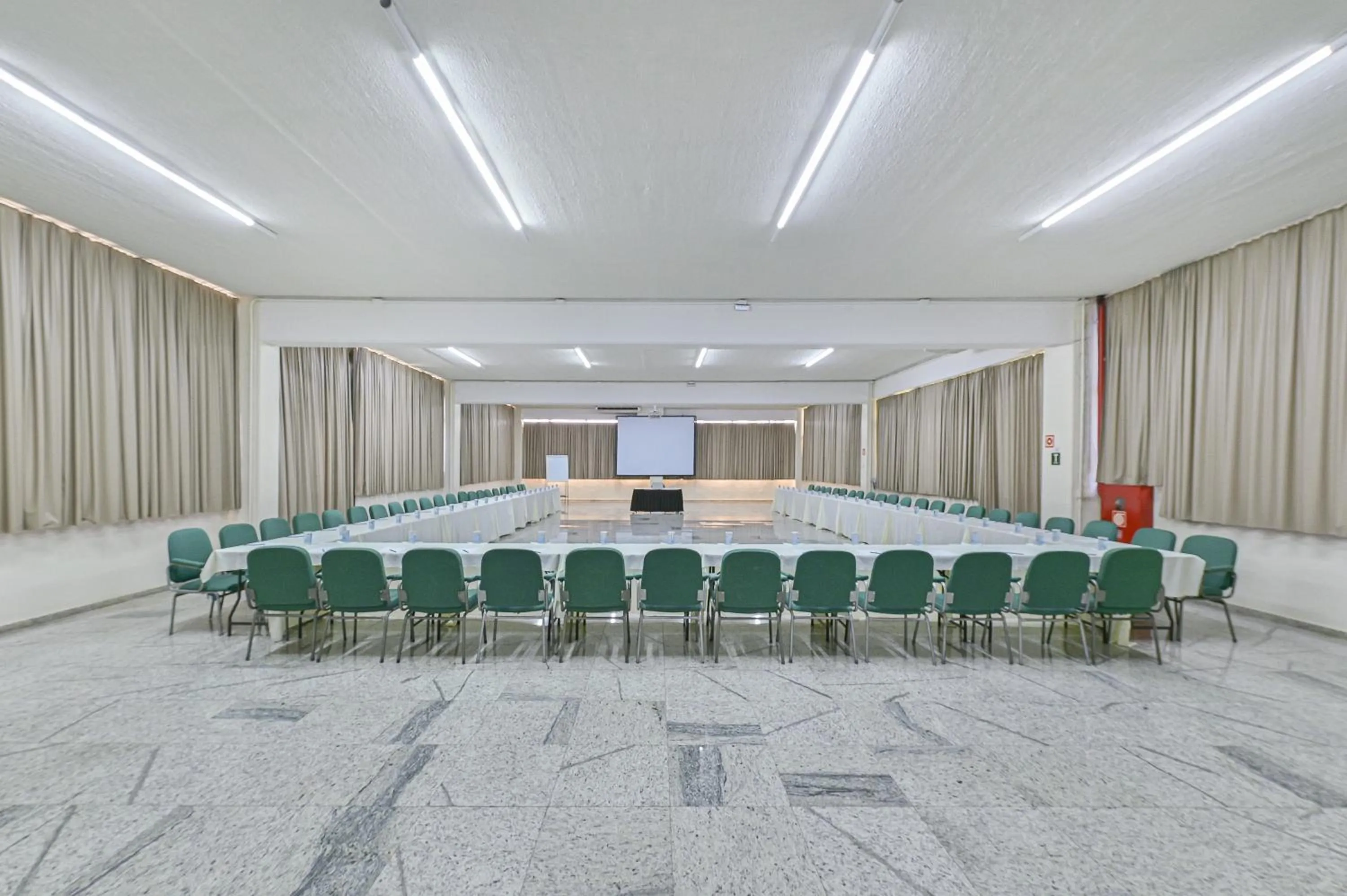 Meeting/conference room in Hotel Golden Park Campinas Viracopos By Nacional Inn