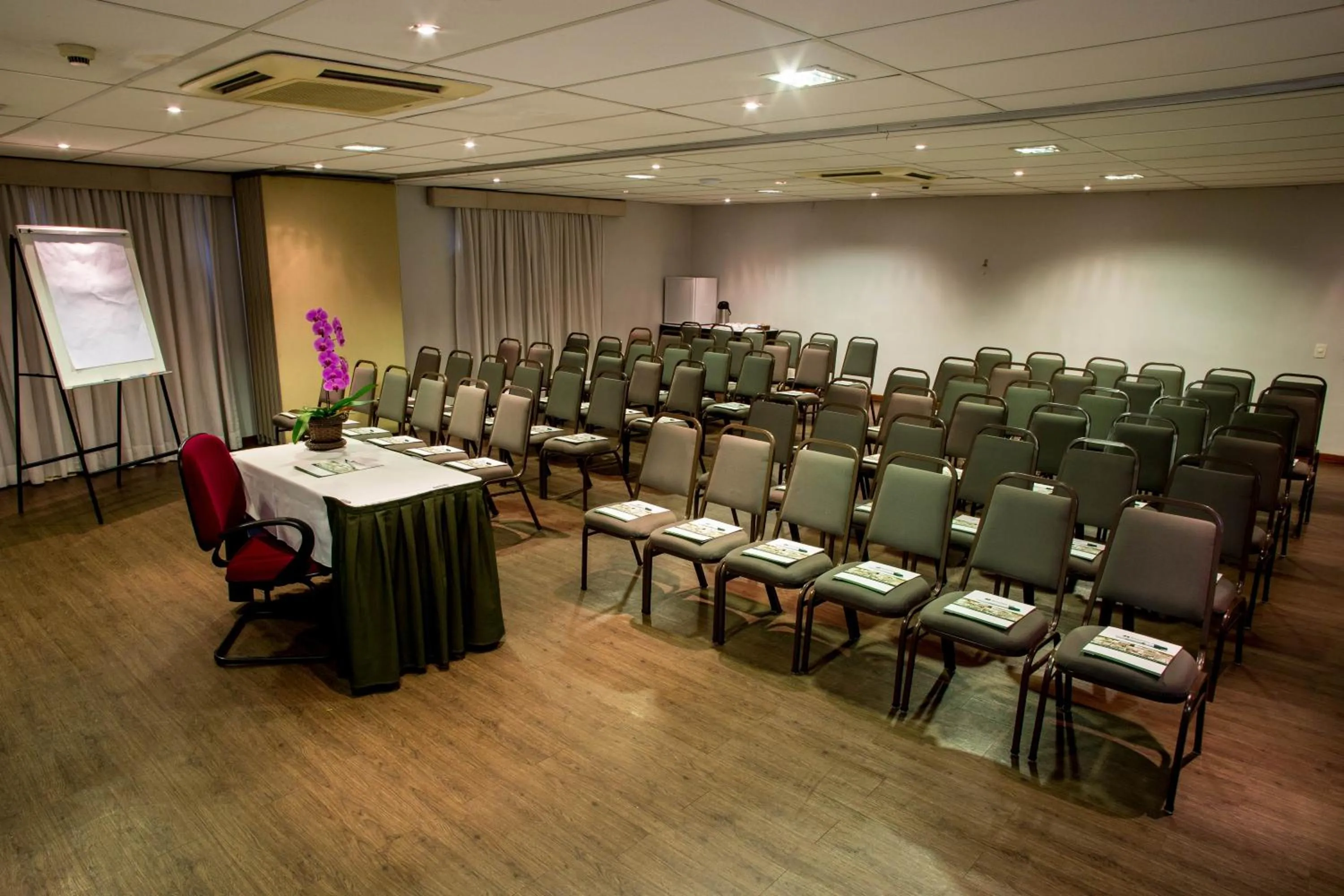 Meeting/conference room in Hotel Golden Park Campinas Viracopos By Nacional Inn
