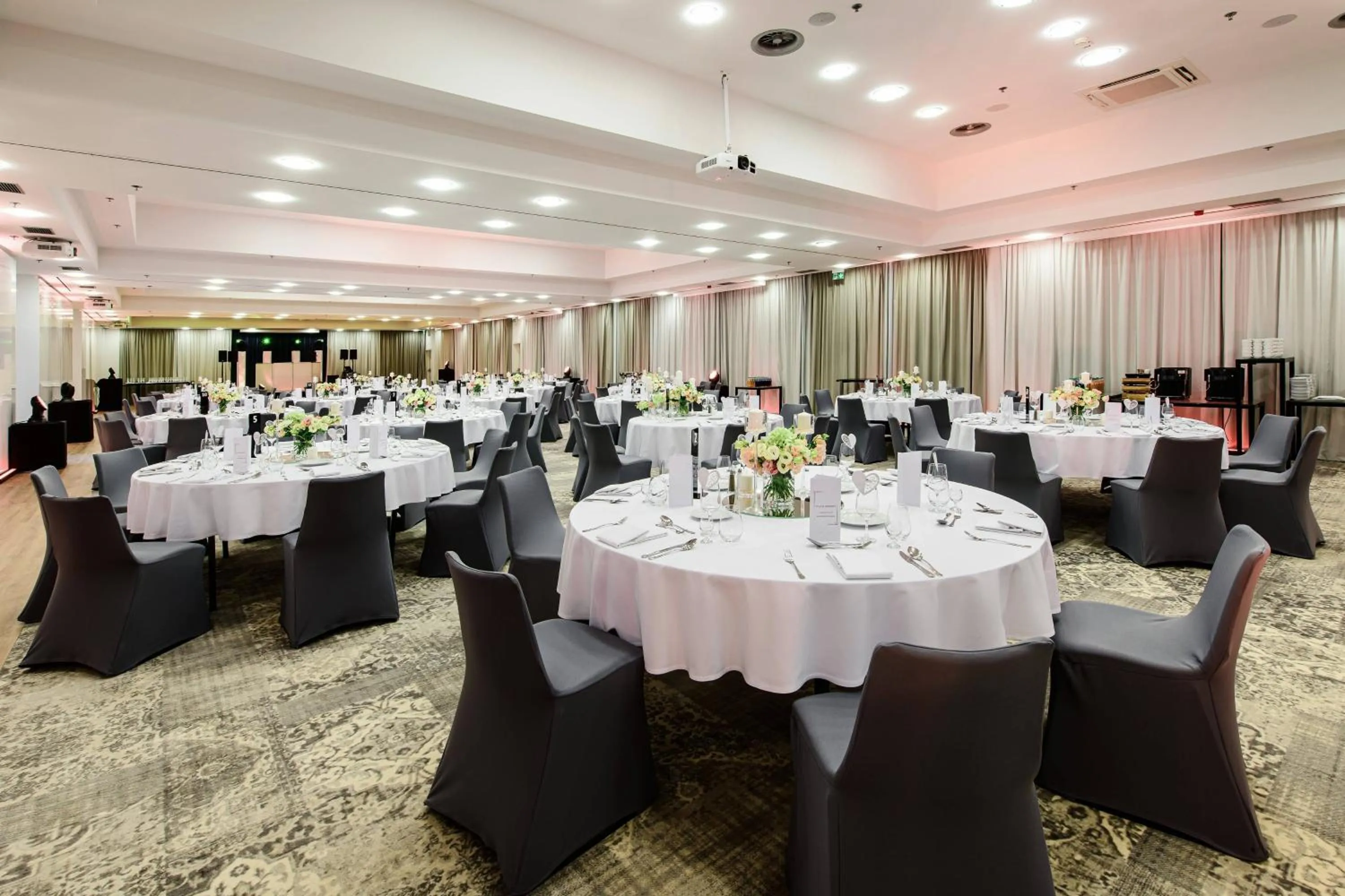 Lobby or reception in Courtyard by Marriott Warsaw Airport