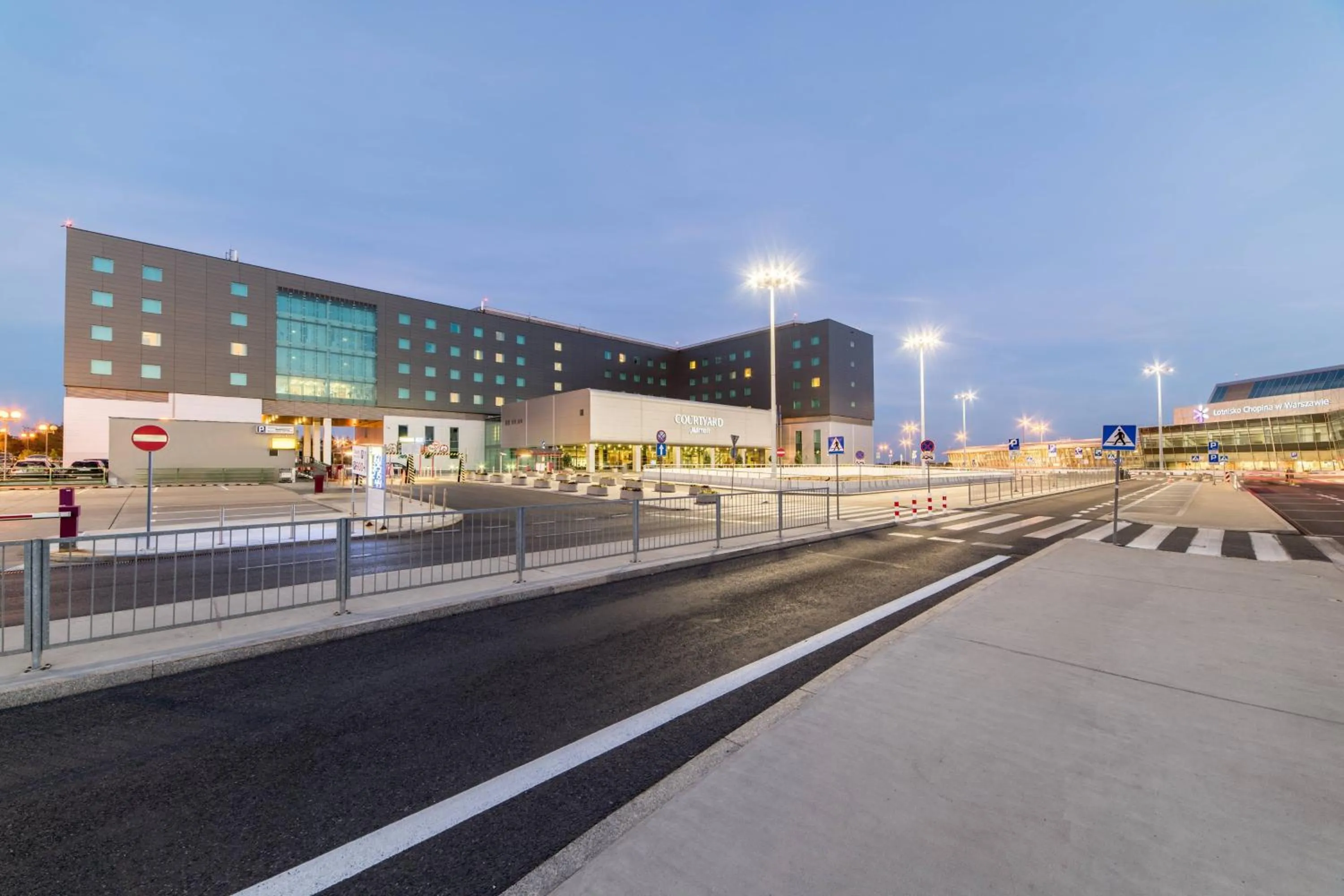 Property building in Courtyard by Marriott Warsaw Airport