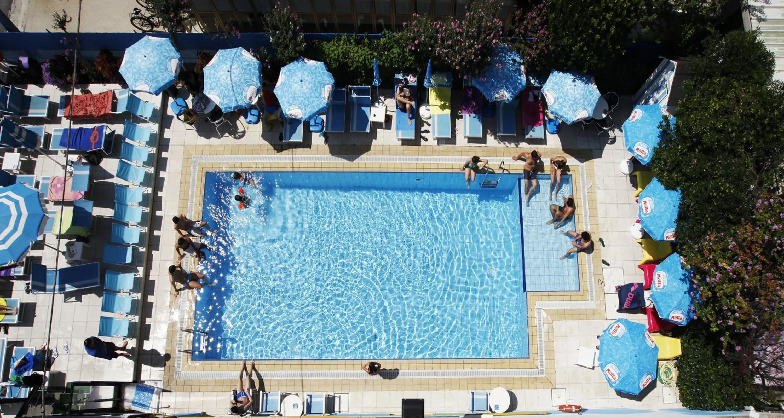 Swimming pool in Hotel Adelphi