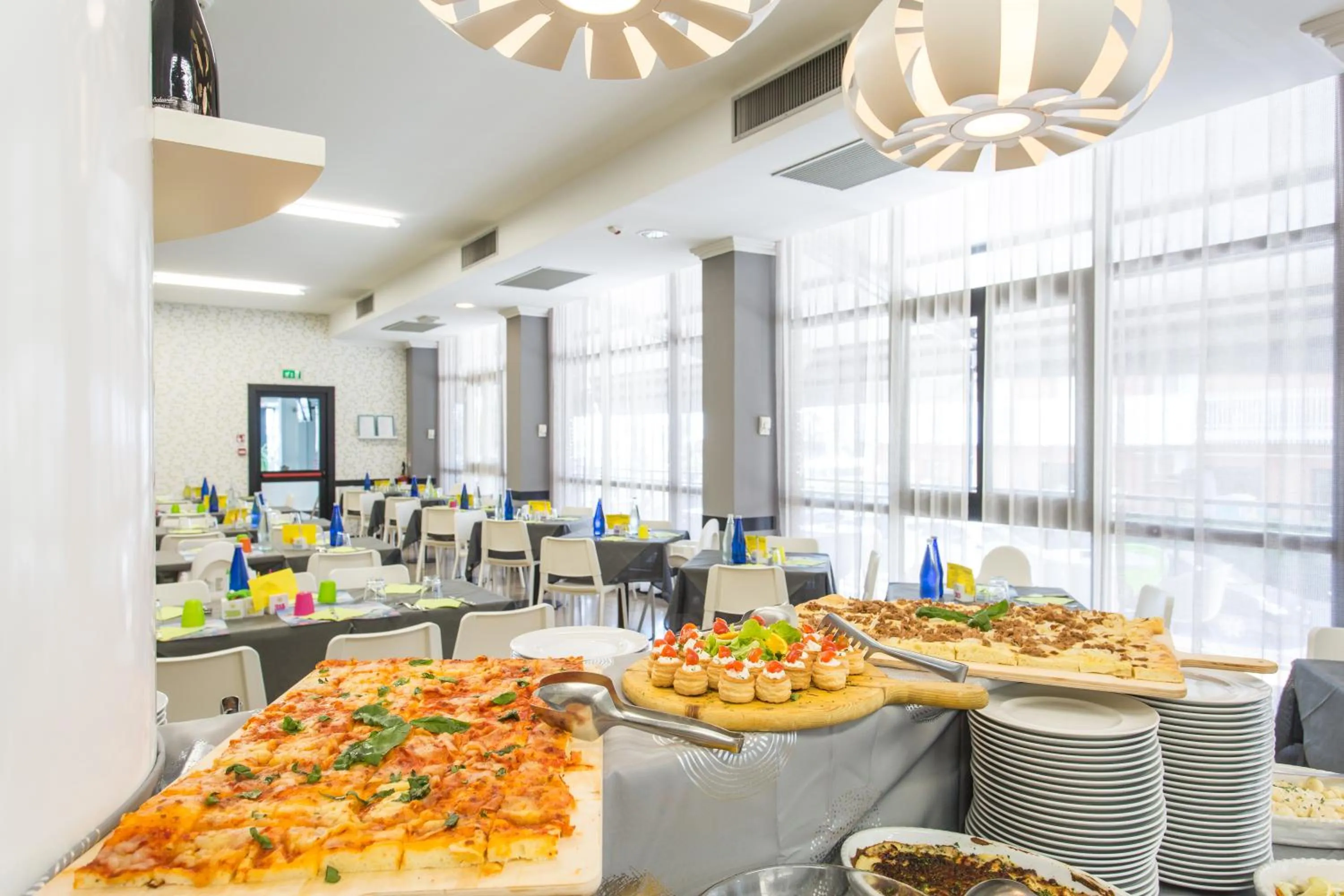 Restaurant/places to eat in Hotel Adelphi