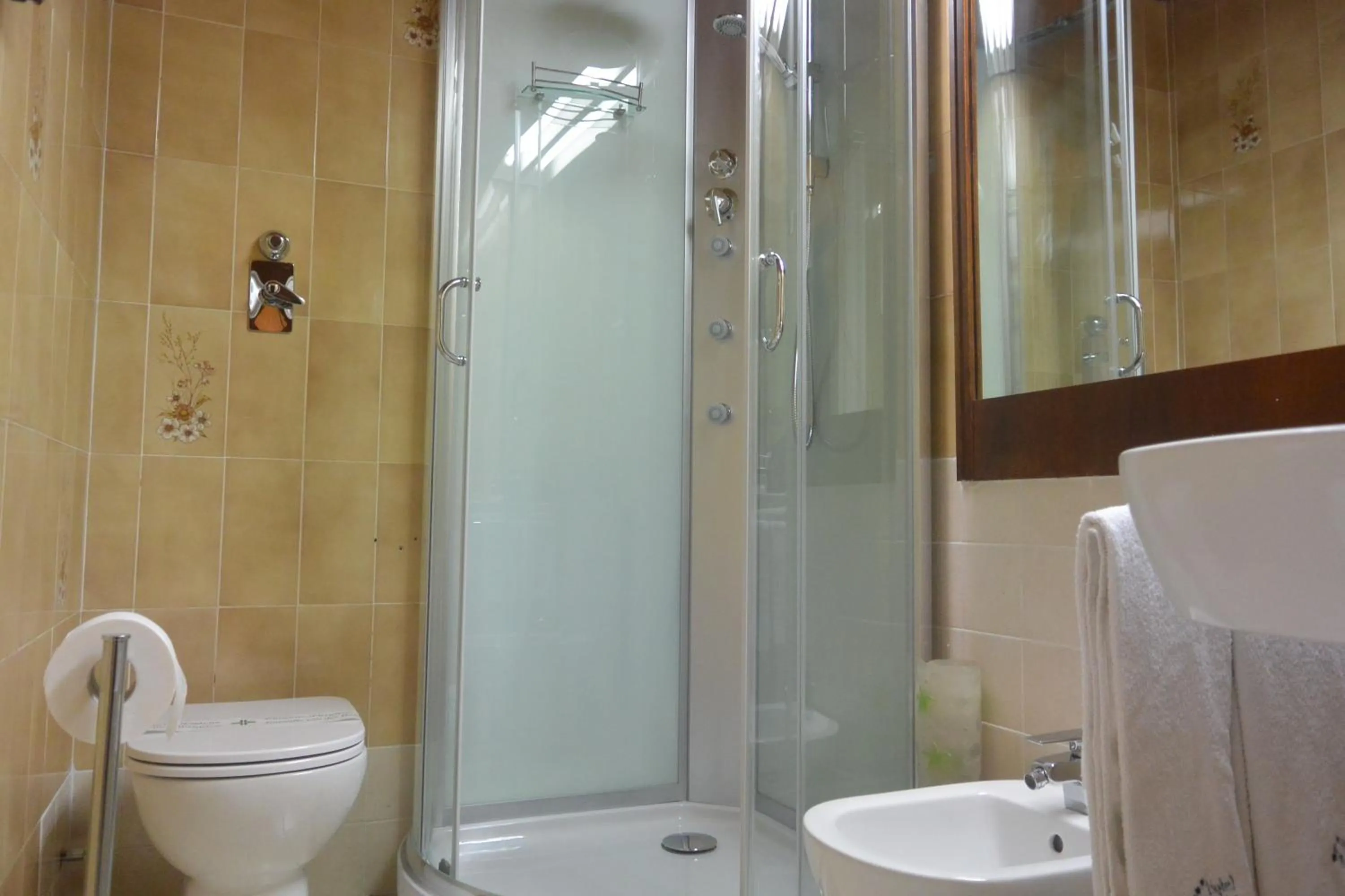 Bathroom in Hotel Italia City Center