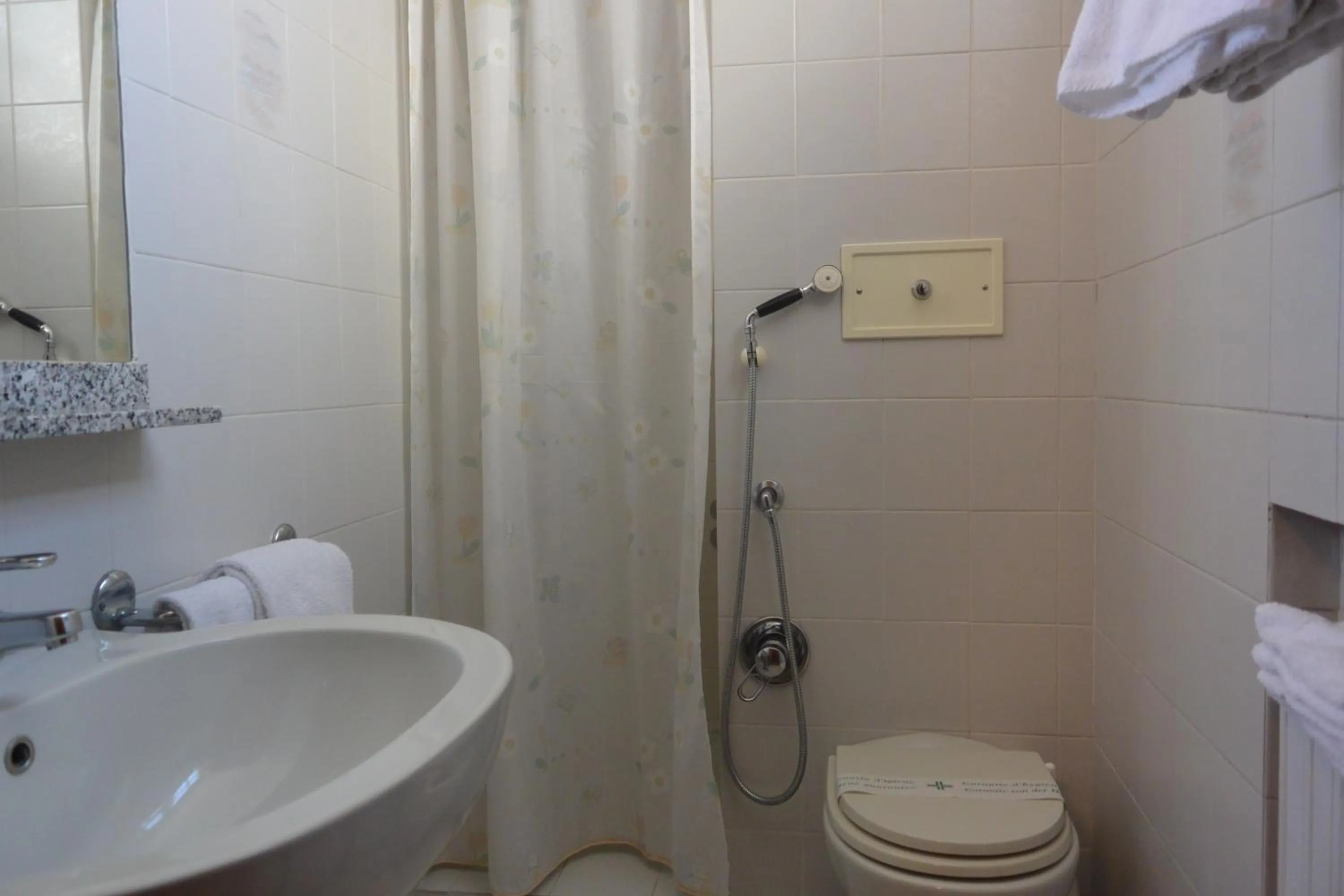 Bathroom in Hotel Italia City Center