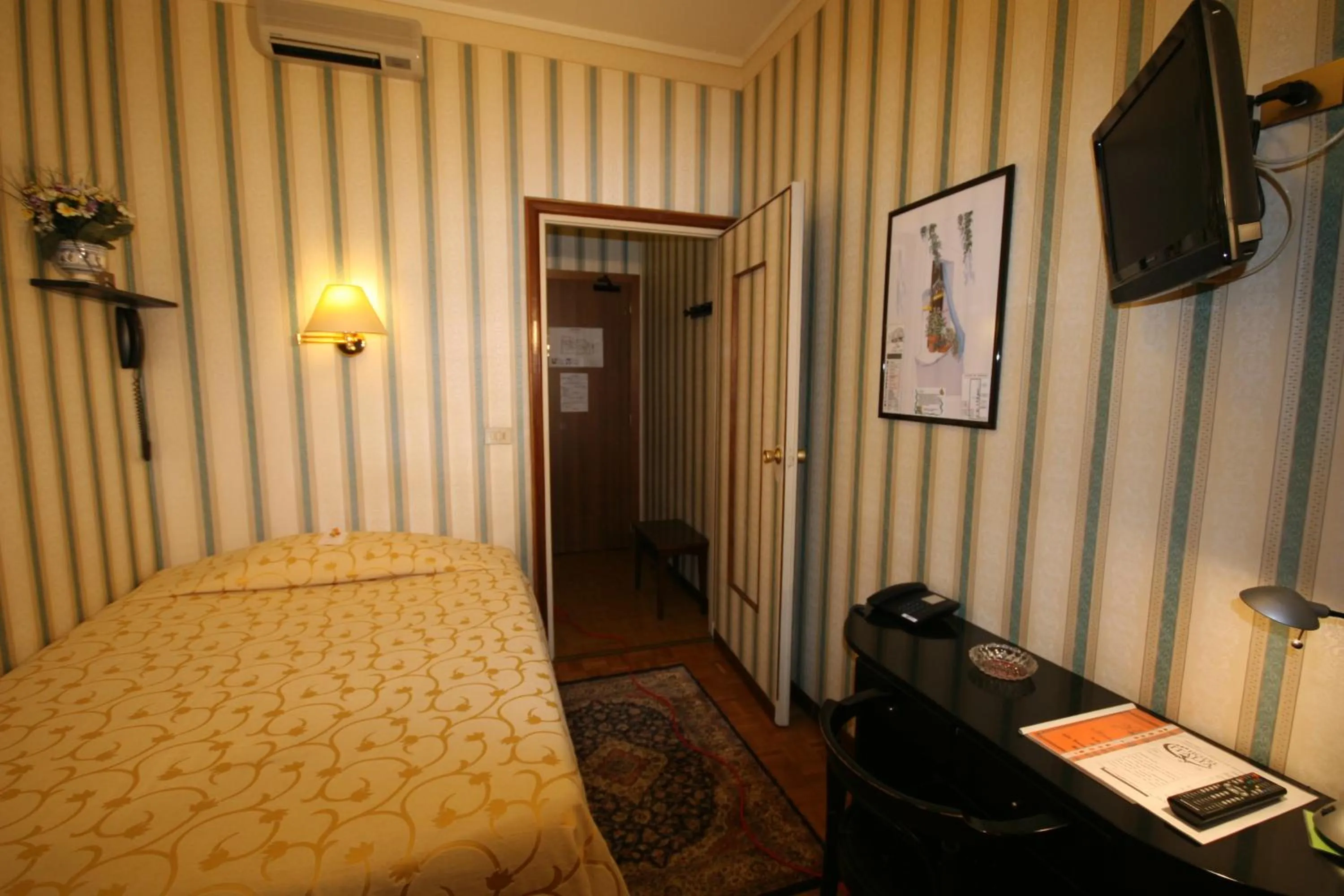 TV and multimedia, Bed in Hotel Italia City Center