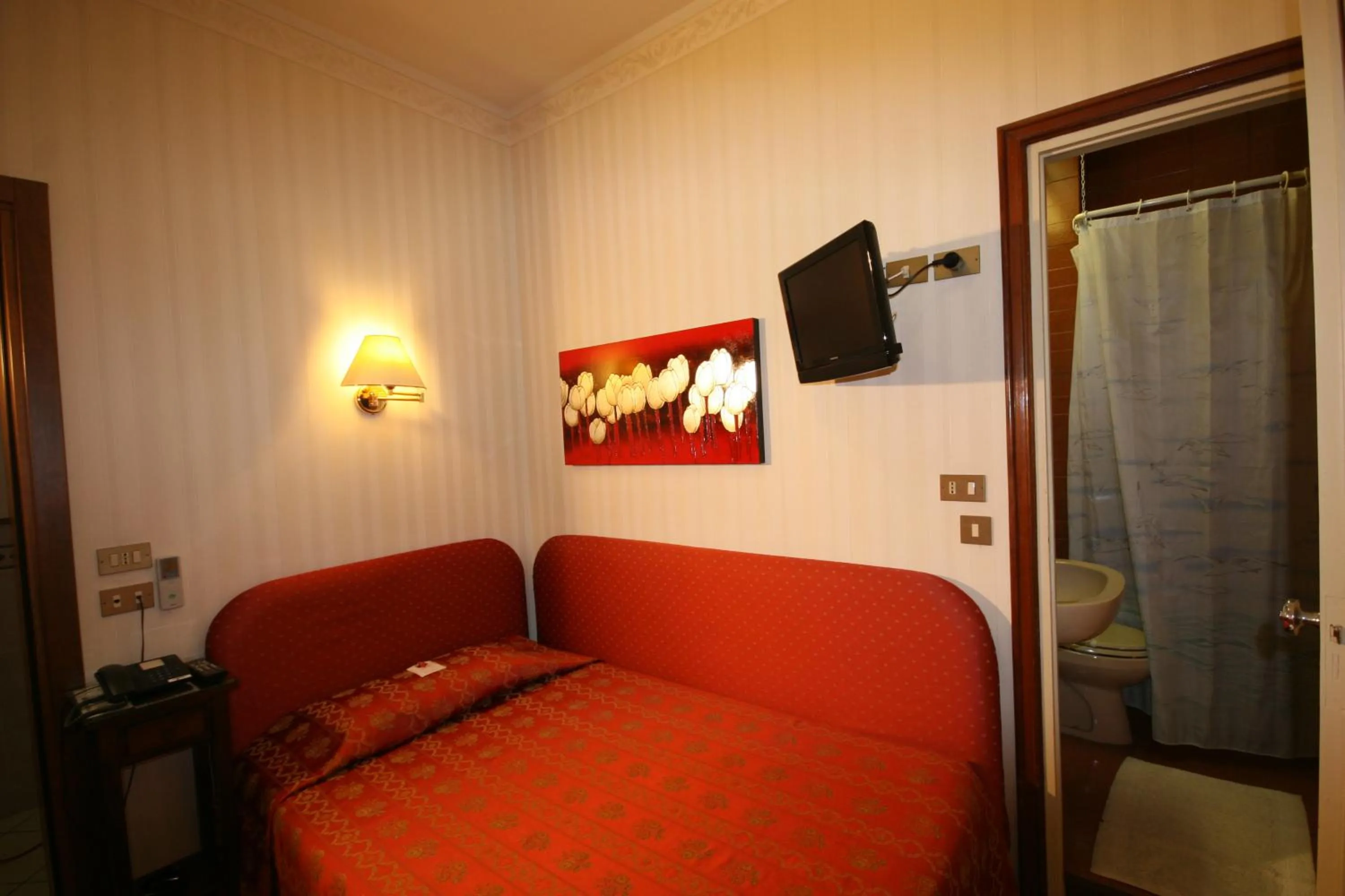 Bed in Hotel Italia City Center