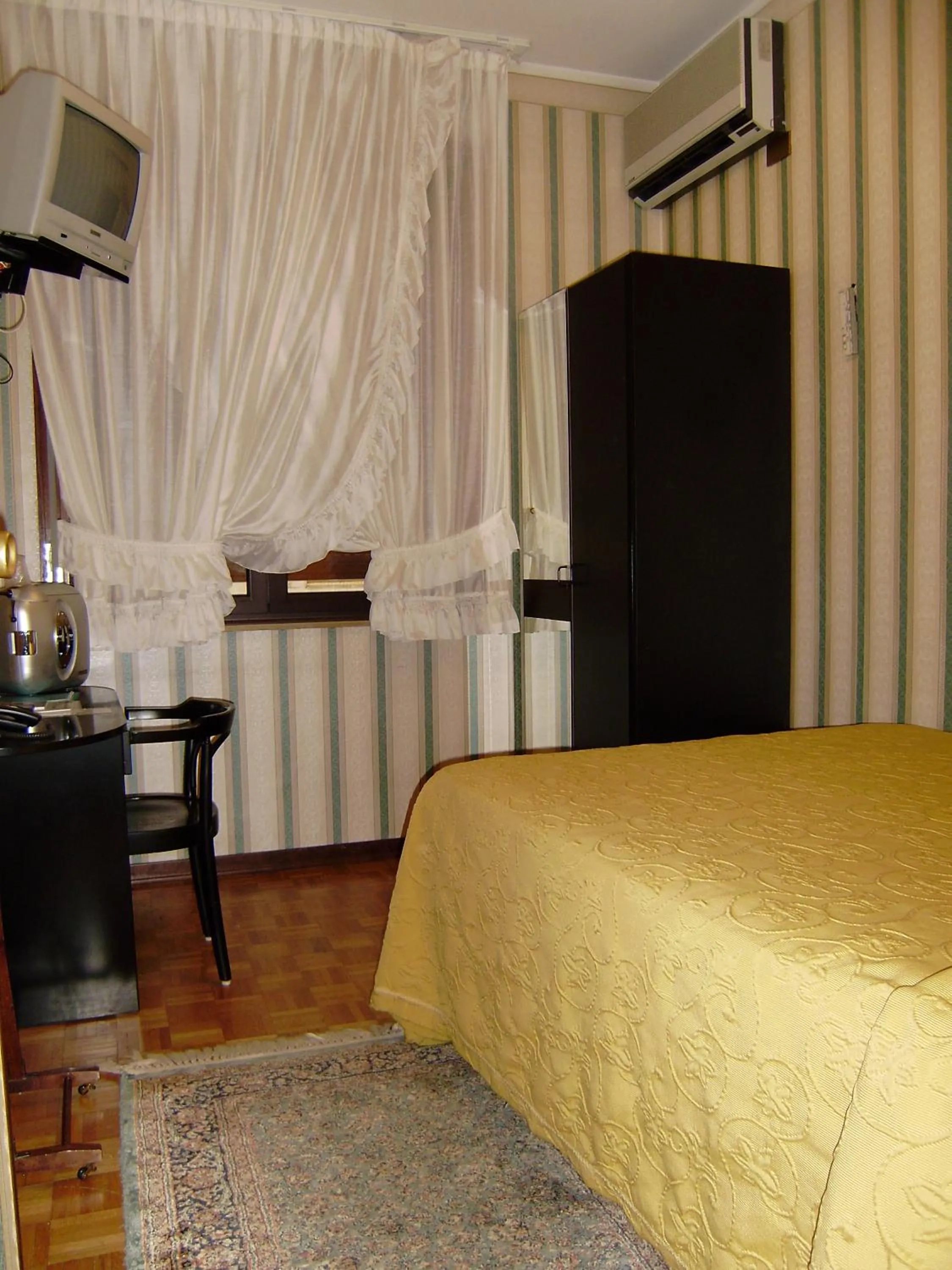 Bedroom, Bed in Hotel Italia City Center