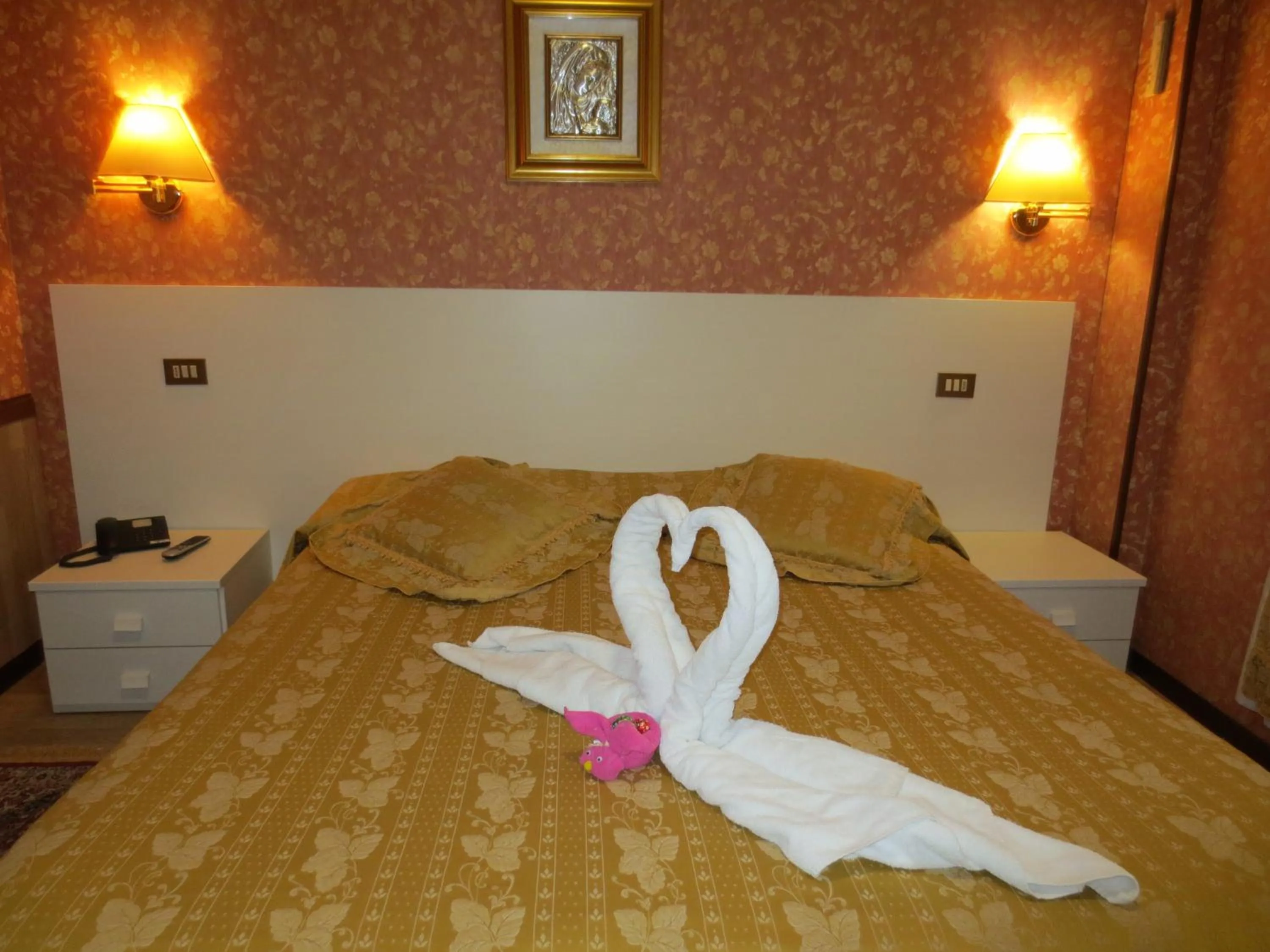 Decorative detail, Bed in Hotel Italia City Center