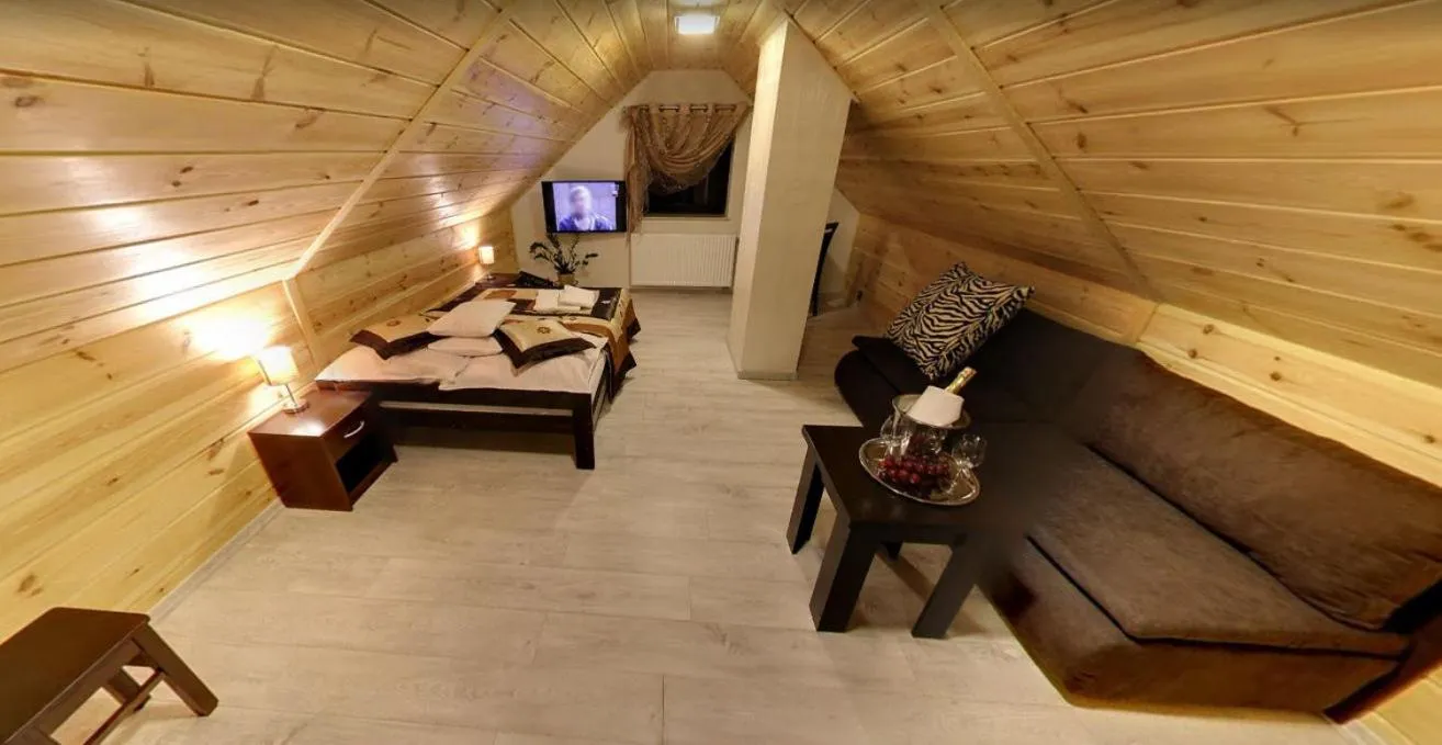 Photo of the whole room in Willa Amaretto