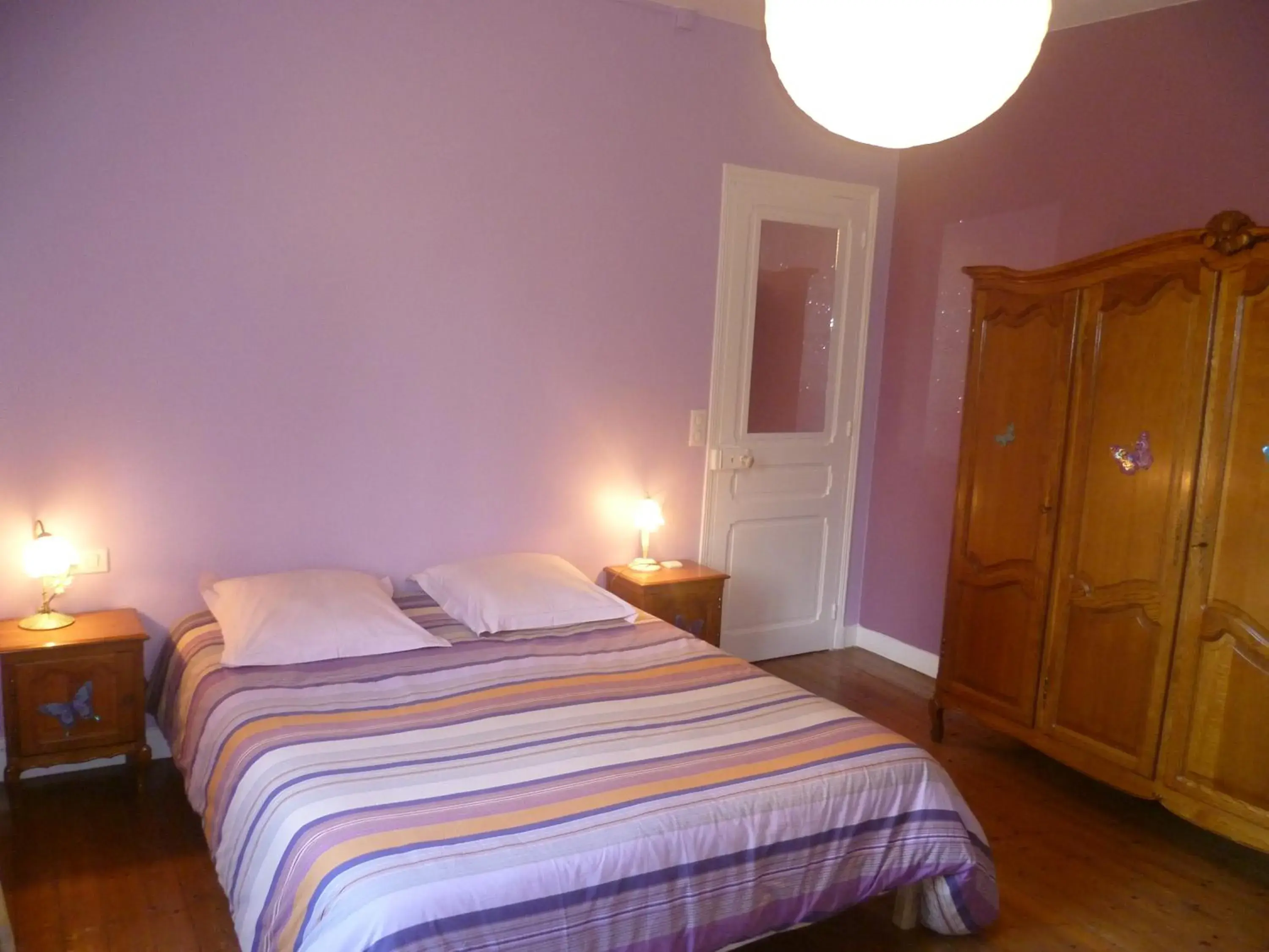 Family Room with Private Bathroom - single occupancy in Les 3 Tilleuls Family Room with Private Bathroom - single occupancy in Les 3 Tilleuls